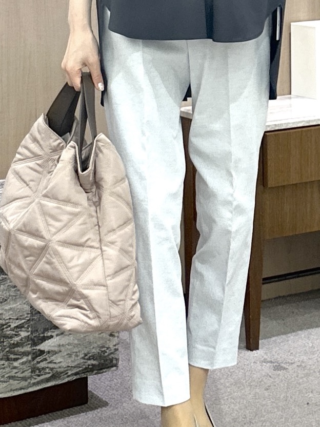 Miwaさんの「UNTITLED｜【吸水速乾/接触冷感】バックプリーツデザインブラウス」を使ったコーディネート