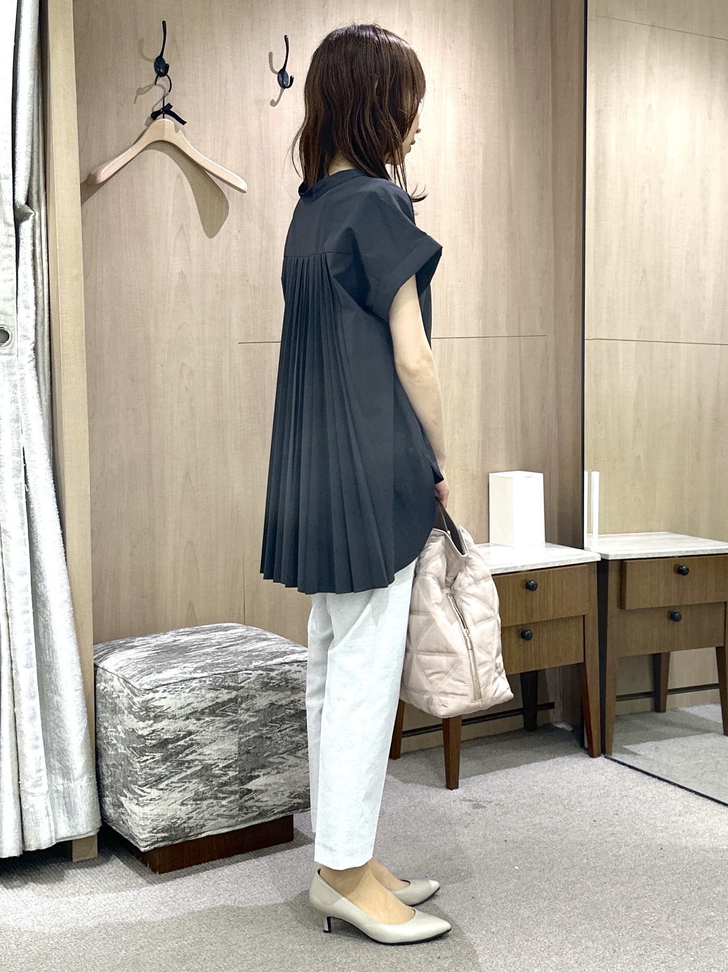 Miwaさんの「UNTITLED｜【吸水速乾/接触冷感】バックプリーツデザインブラウス」を使ったコーディネート