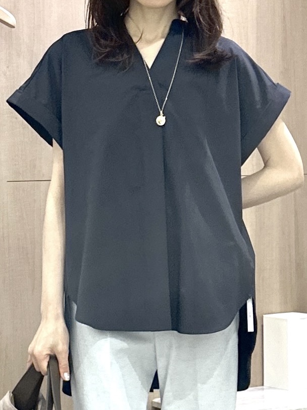Miwaさんの「UNTITLED｜【吸水速乾/接触冷感】バックプリーツデザインブラウス」を使ったコーディネート