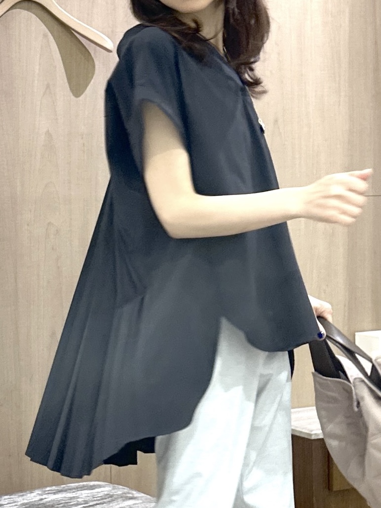 Miwaさんの「UNTITLED｜【吸水速乾/接触冷感】バックプリーツデザインブラウス」を使ったコーディネート
