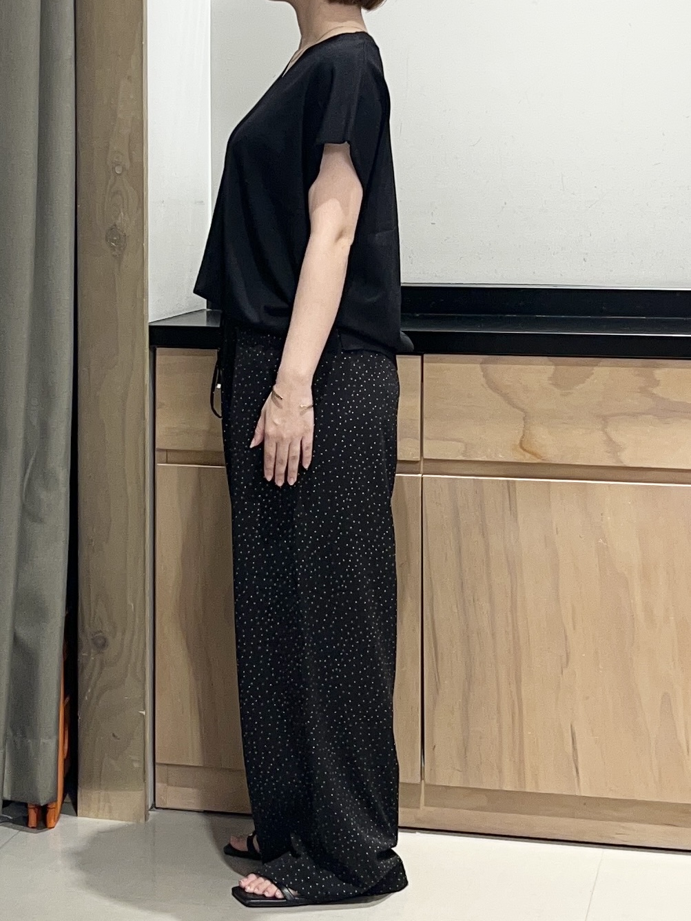 かのさんの「THE SHOP TK｜【さらっとタッチ】風通しのいい Vネックサマーニット」を使ったコーディネート