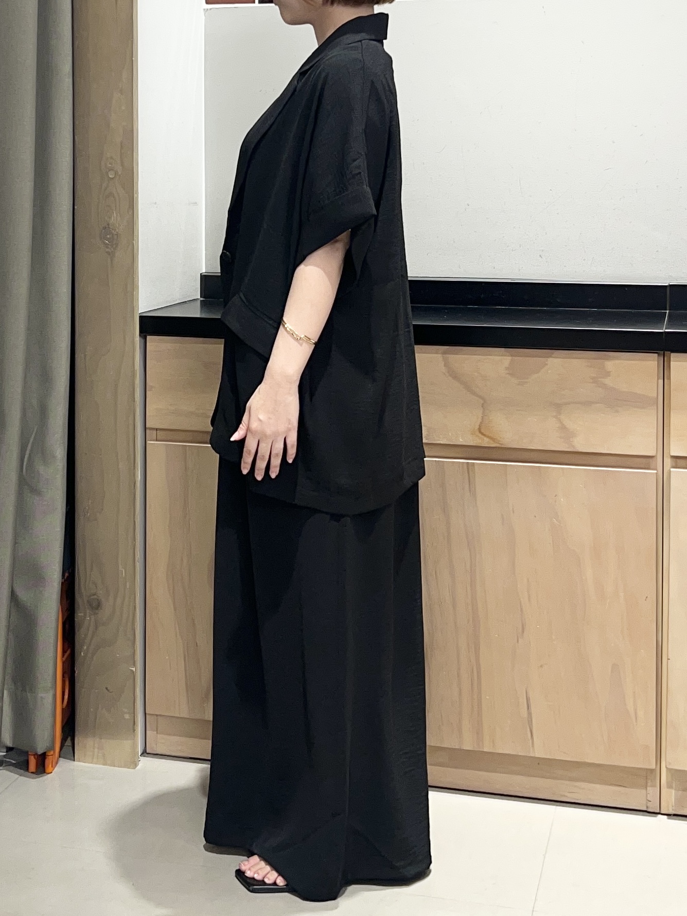 かのさんの「THE SHOP TK｜【吸水速乾/UV/防しわ】軽く羽織りたい半袖ジャケット」を使ったコーディネート