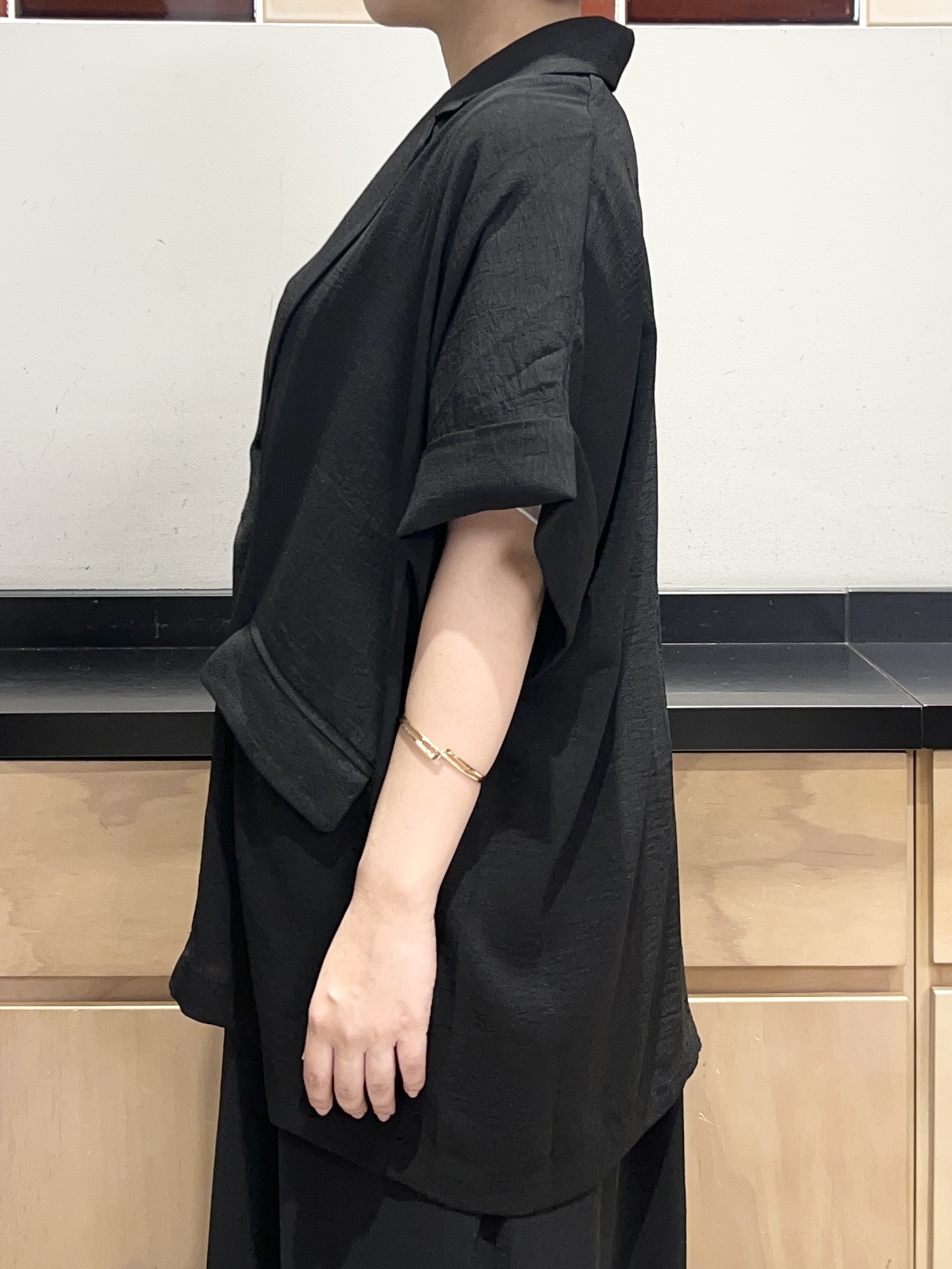 かのさんの「THE SHOP TK｜【吸水速乾/UV/防しわ】軽く羽織りたい半袖ジャケット」を使ったコーディネート