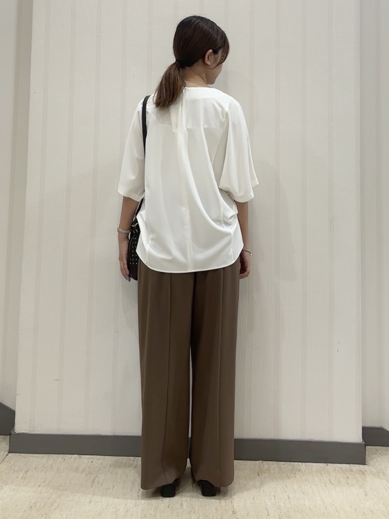 ちひさんの「INDIVI｜【初秋/防シワ/着る日傘】イージーワイドパンツ」を使ったコーディネート