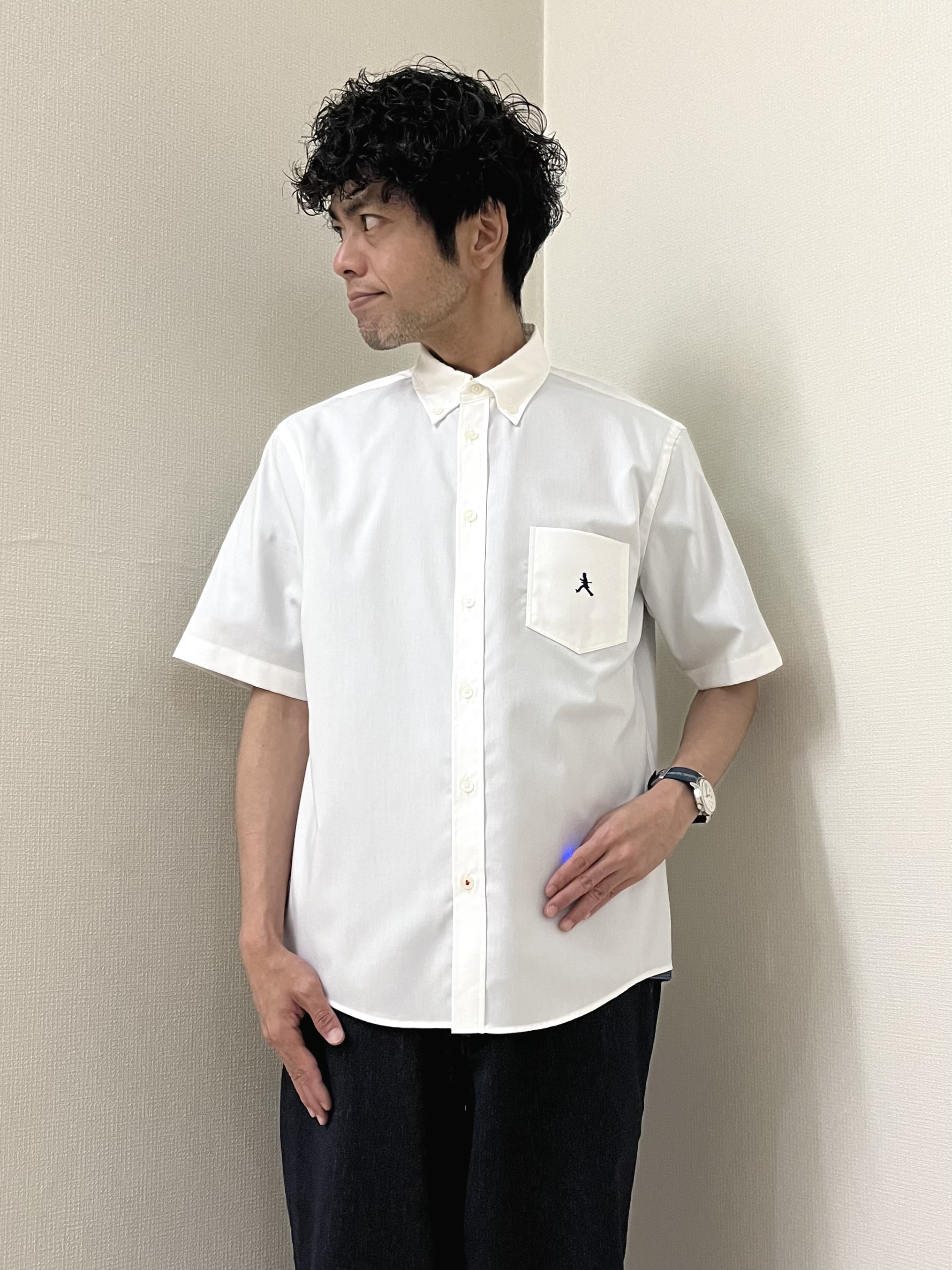 URAさんの「TAKEO KIKUCHI｜【BOWLER HAT LABEL】ボーラーハットウォーカー刺繍 半袖ボタンダウンシャツ」を使ったコーディネート