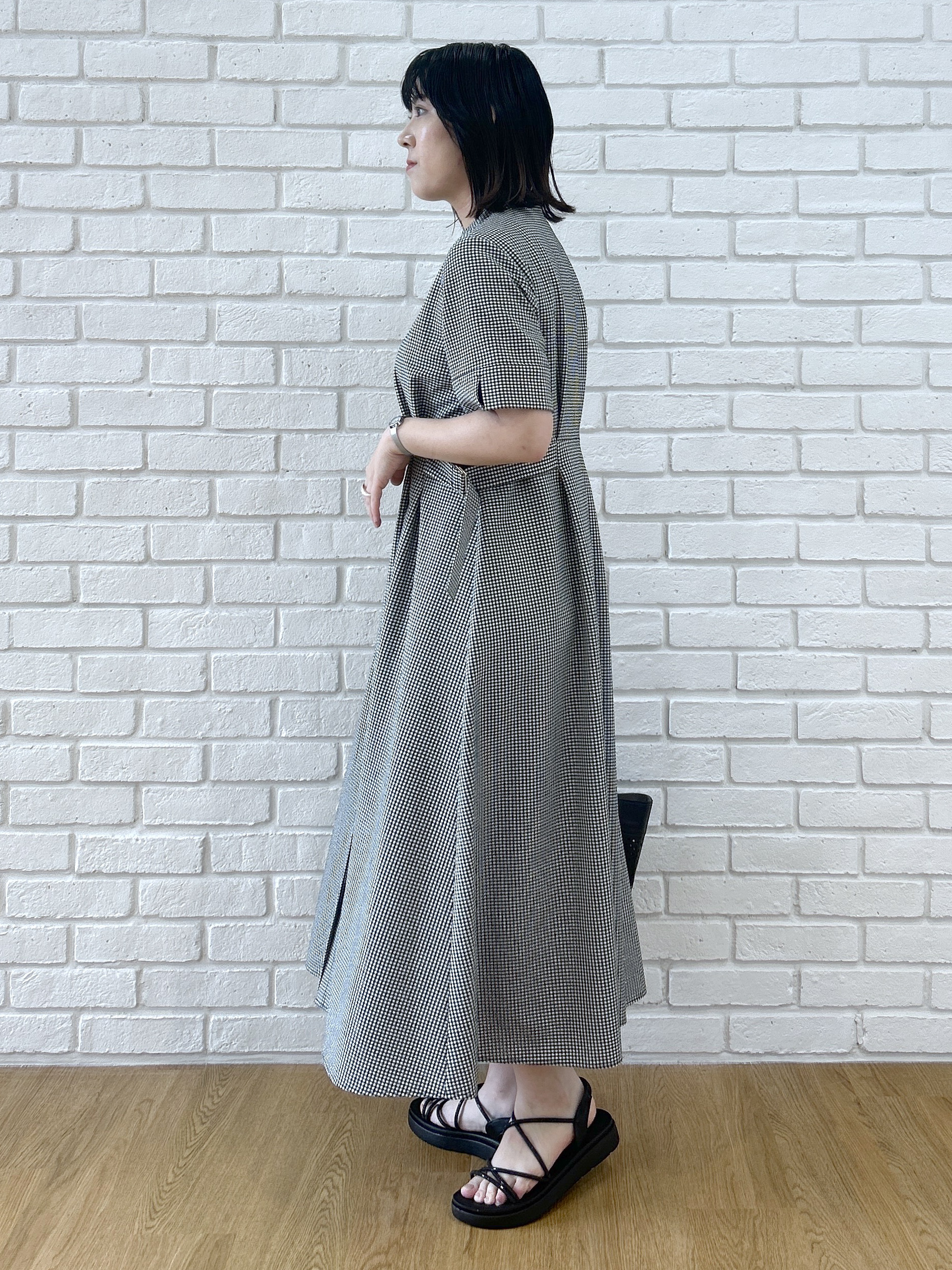 Hirokaさんの「grove｜【低身長さんも選べる着丈/UV・シワになりにくいetc】涼やかさも、きちんとも叶うワンピース」を使ったコーディネート