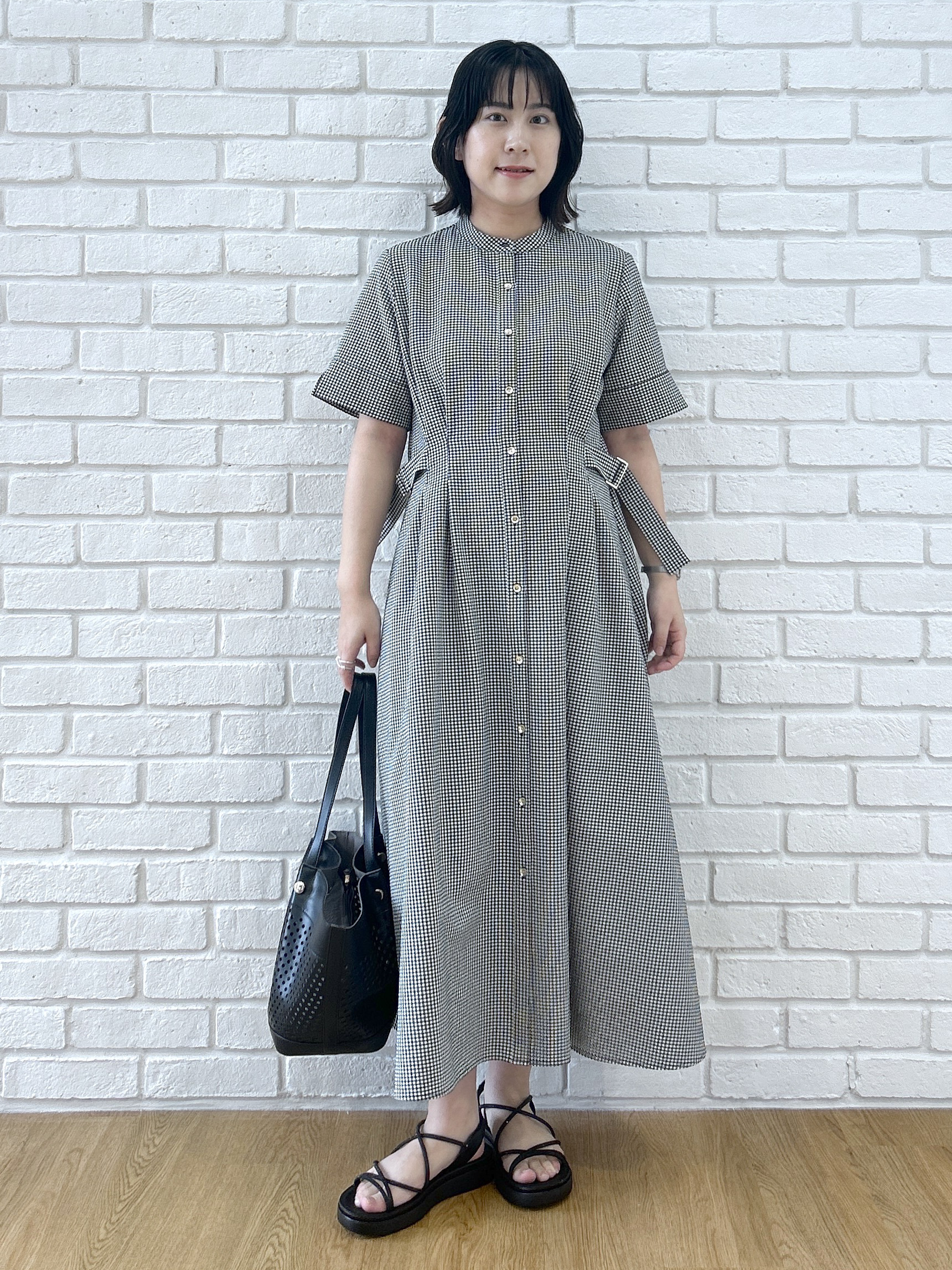 Hirokaさんの「grove｜【低身長さんも選べる着丈/UV・シワになりにくいetc】涼やかさも、きちんとも叶うワンピース」を使ったコーディネート
