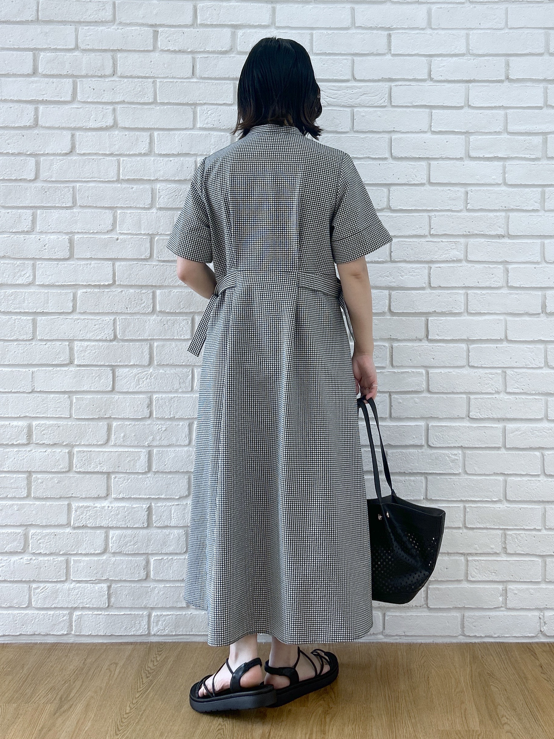 Hirokaさんの「grove｜【低身長さんも選べる着丈/UV・シワになりにくいetc】涼やかさも、きちんとも叶うワンピース」を使ったコーディネート