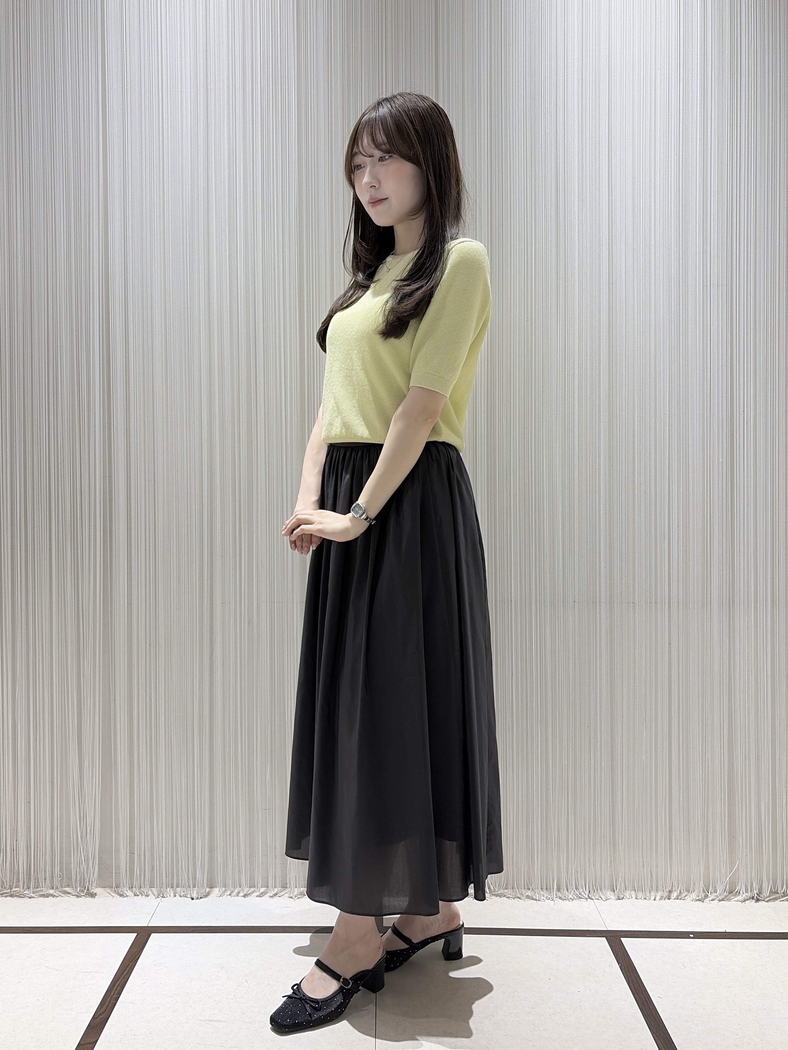 岡田美詩さんの「UNTITLED｜◆【アンサンブル可】ラメ混クルーネックプルオーバー」を使ったコーディネート