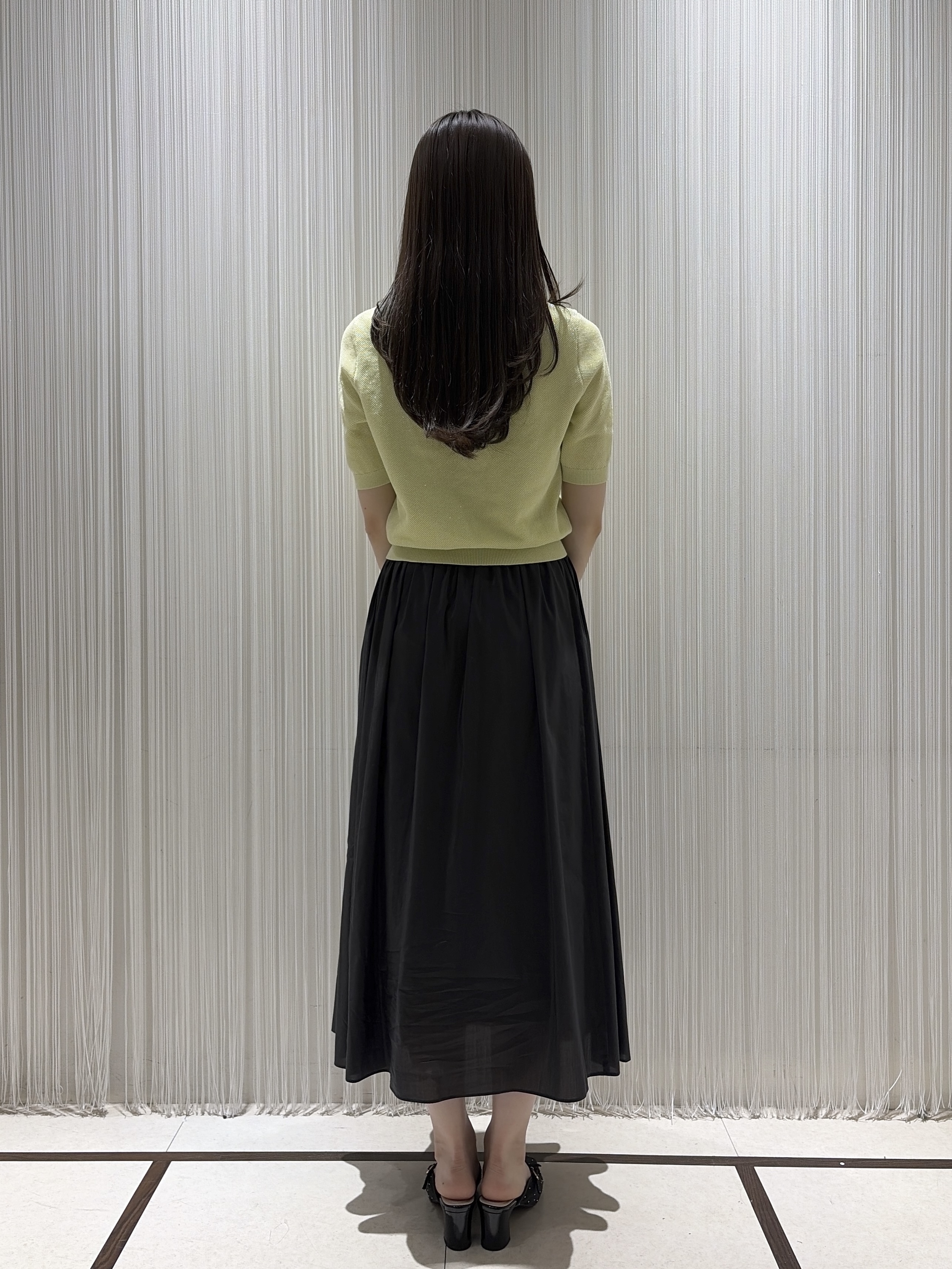 岡田美詩さんの「UNTITLED｜◆【アンサンブル可】ラメ混クルーネックプルオーバー」を使ったコーディネート