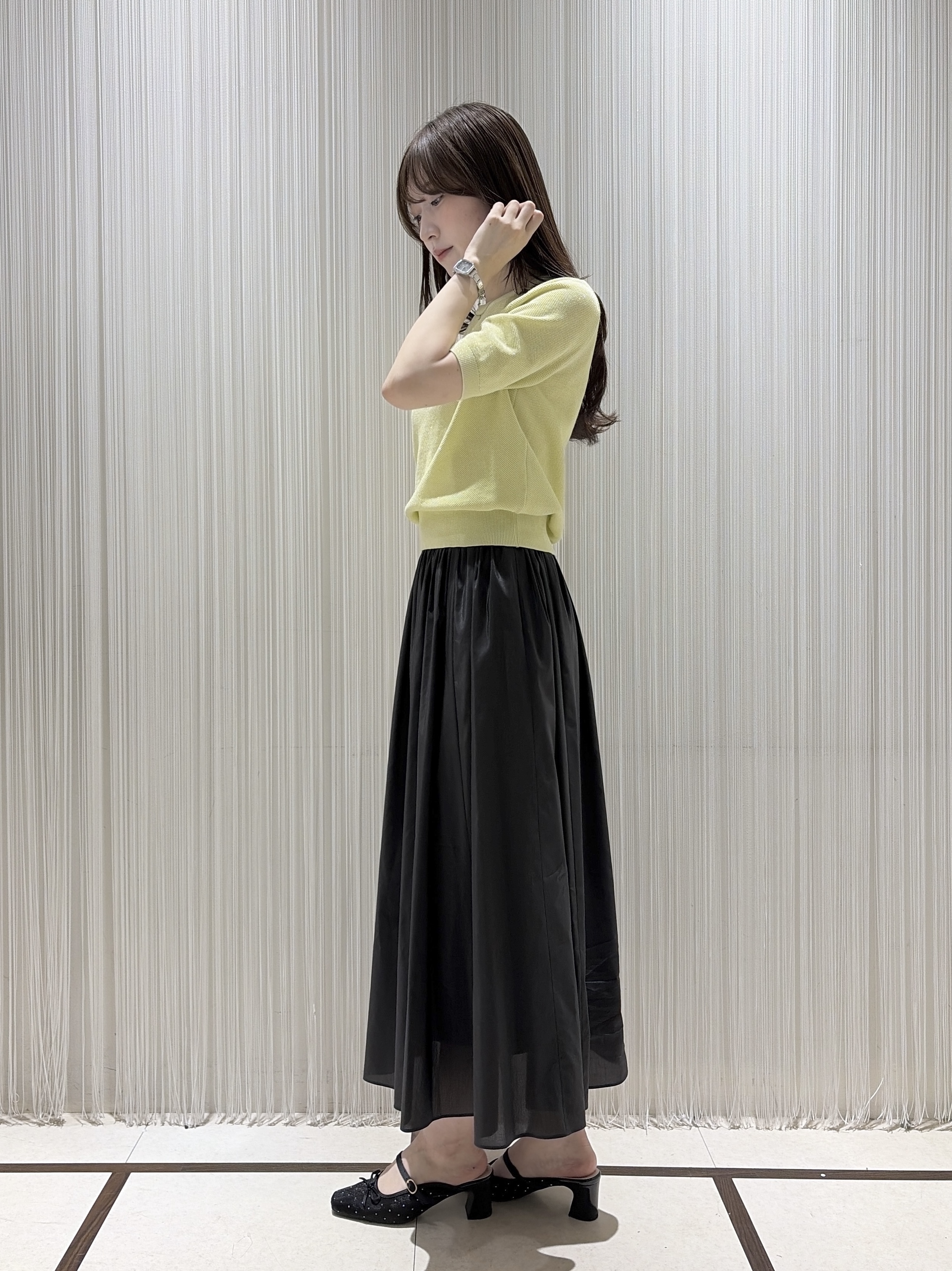 岡田美詩さんの「UNTITLED｜◆【アンサンブル可】ラメ混クルーネックプルオーバー」を使ったコーディネート