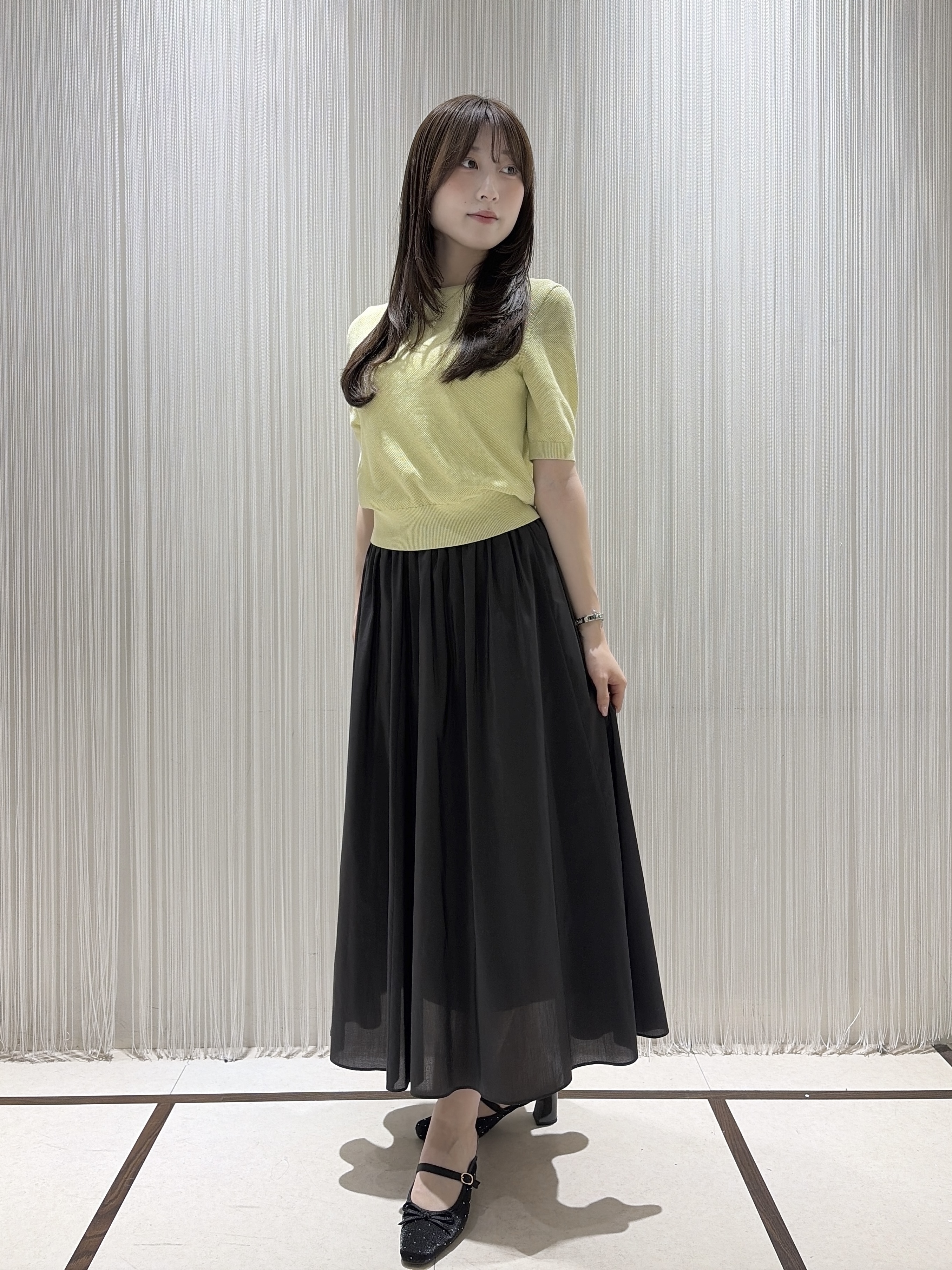 岡田美詩さんの「UNTITLED｜◆【アンサンブル可】ラメ混クルーネックプルオーバー」を使ったコーディネート