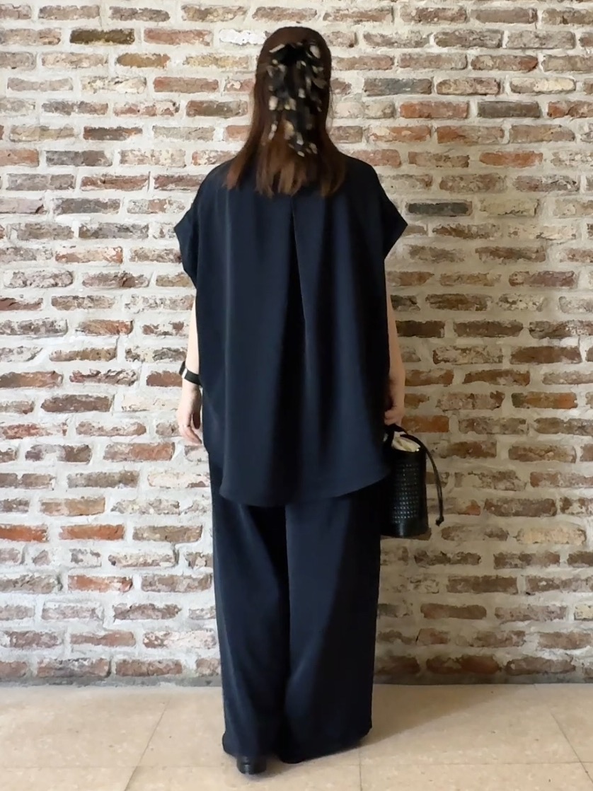 tokiさんの「THE SHOP TK｜【防シワ/UV/セットアップ可】やみつきになる とろみバンドカラーブラウス」を使ったコーディネート