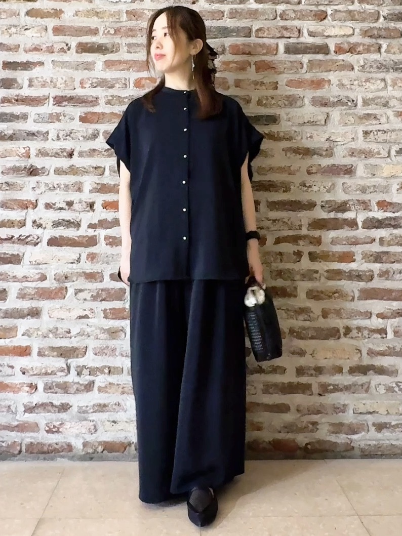 tokiさんの「THE SHOP TK｜【防シワ/UV/セットアップ可】やみつきになる とろみバンドカラーブラウス」を使ったコーディネート