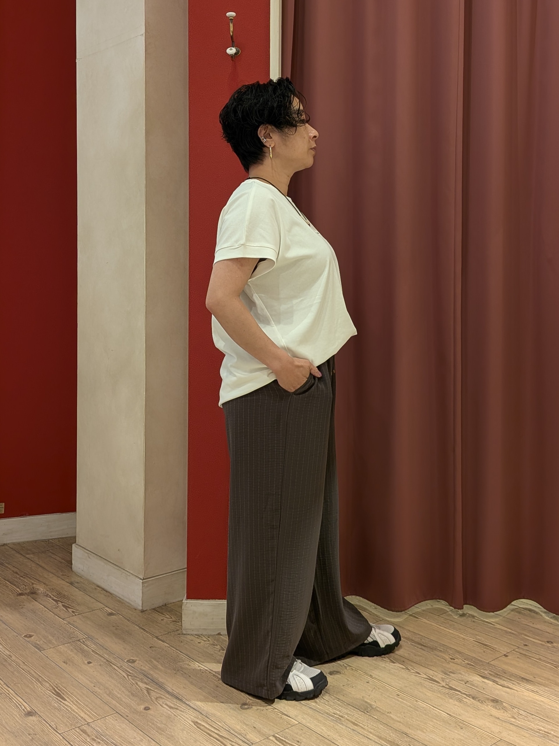 cameさんの「SHOO･LA･RUE｜【汗じみ防止/S-LL/体型カバー/洗濯機可】汗じみが気になりにくい 大人の刺繍ロゴTシャツ」を使ったコーディネート