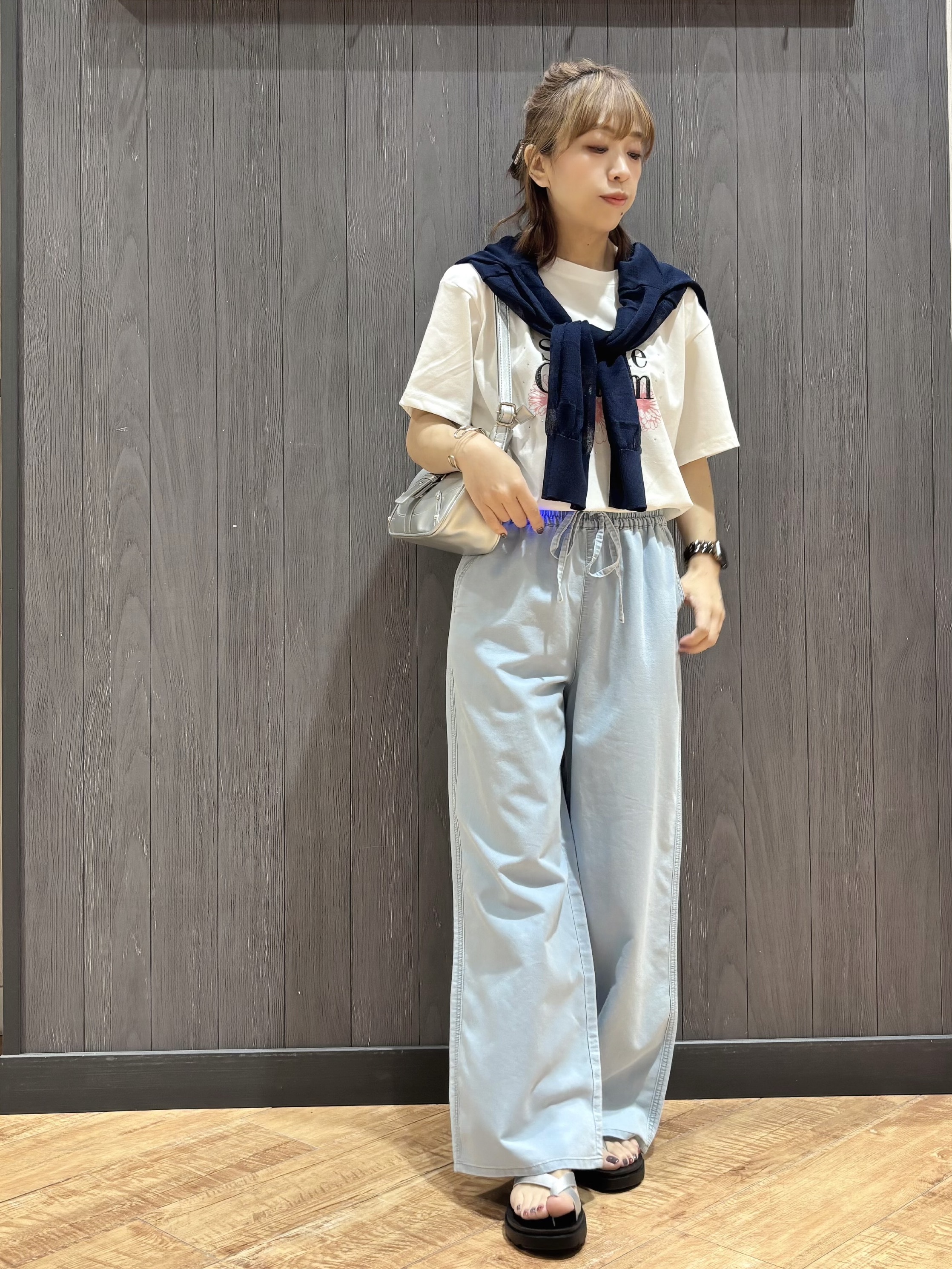 meiさんの「SHOO･LA･RUE｜【S-LL/洗濯機可】選べる4柄　デイリー使いにぴったりな 大人の頼れるTシャツ」を使ったコーディネート