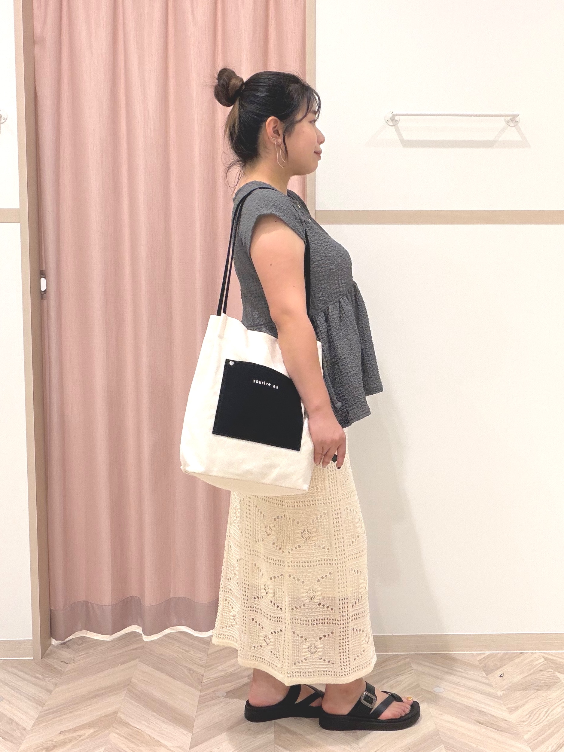 まちゃんなちゃんさんの「SHOO･LA･RUE｜【S-LL/洗濯機可】サイドリボン付き ポコポコペプラムトップス」を使ったコーディネート