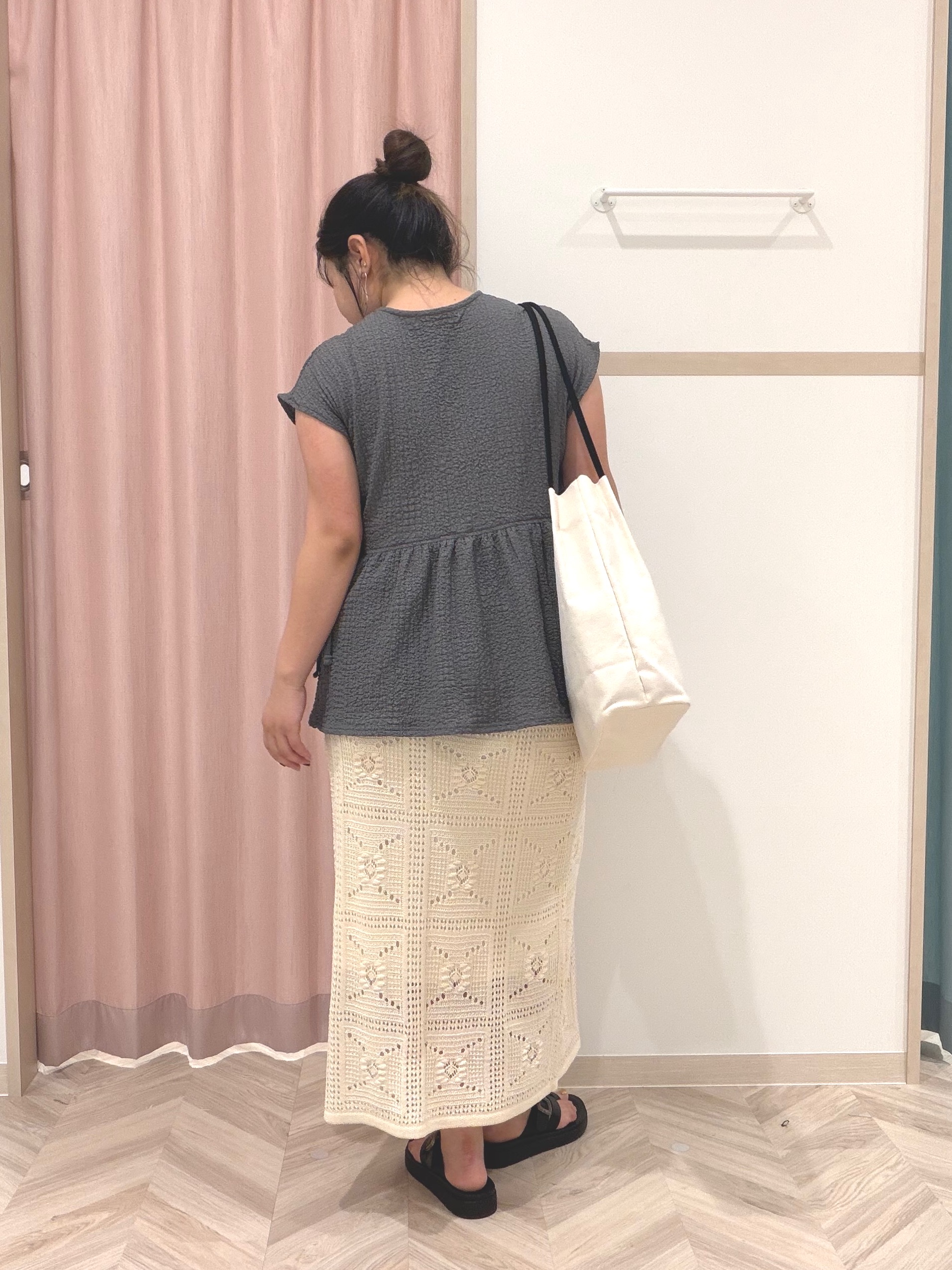 まちゃんなちゃんさんの「SHOO･LA･RUE｜【S-LL/洗濯機可】サイドリボン付き ポコポコペプラムトップス」を使ったコーディネート
