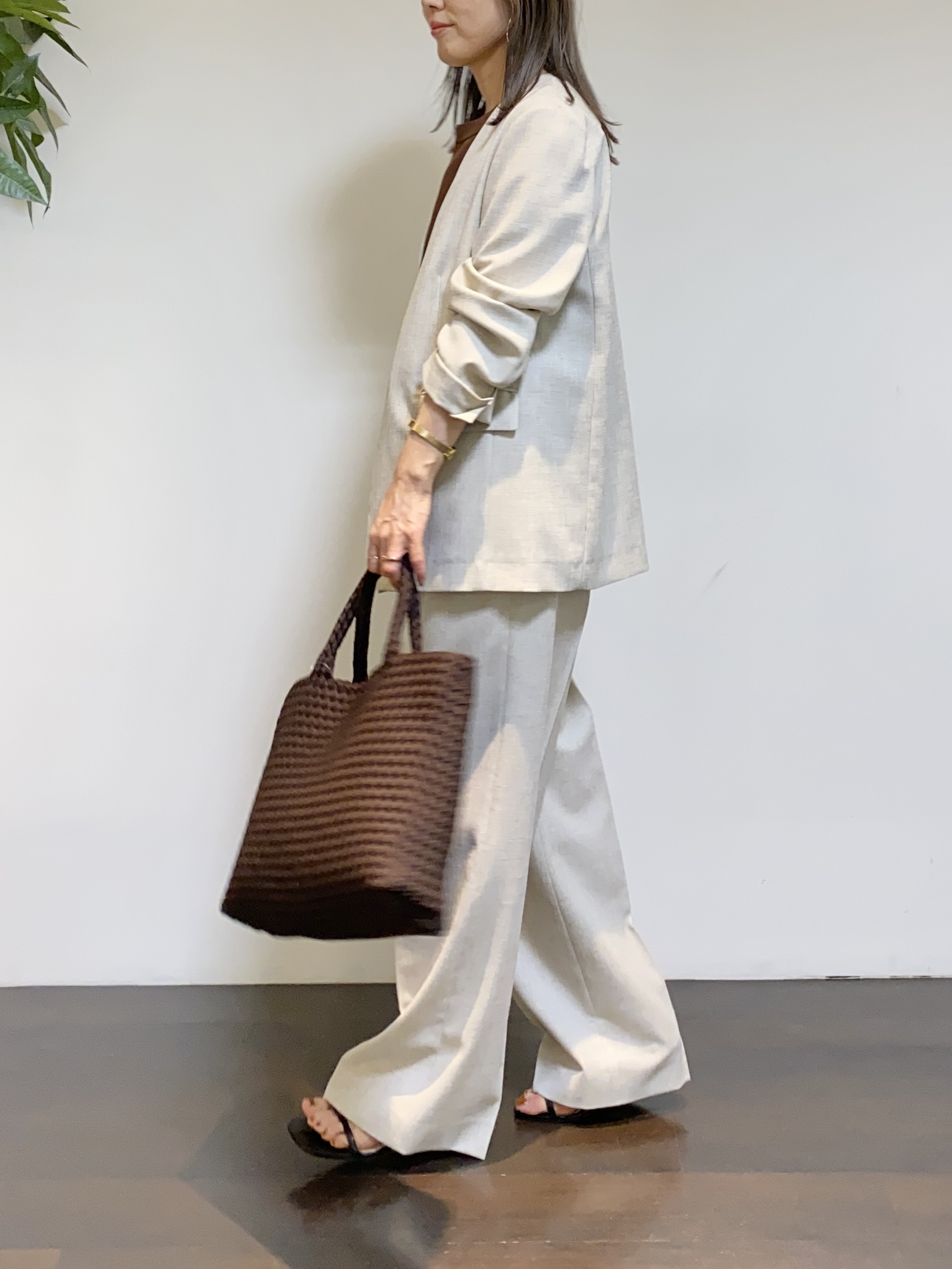 tomoさんの「UNTITLED｜◆【さらりと快適/セットアップ可/UV/接触冷感】スラブカラーレスジャケット」を使ったコーディネート