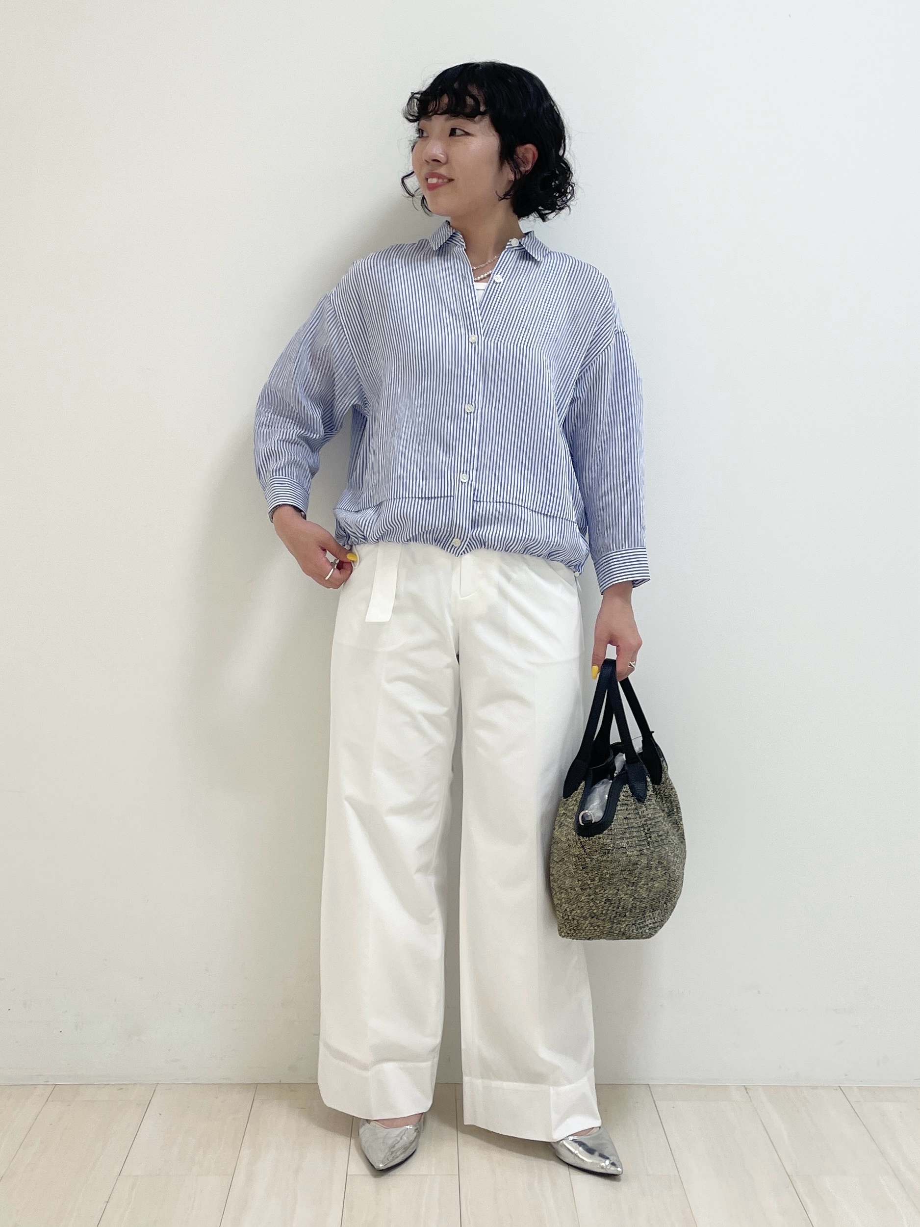 kanaさんの「INDIVI｜【接触冷感／洗える／2WAY】ドロスト付 シアーシャンブレーシャツ」を使ったコーディネート