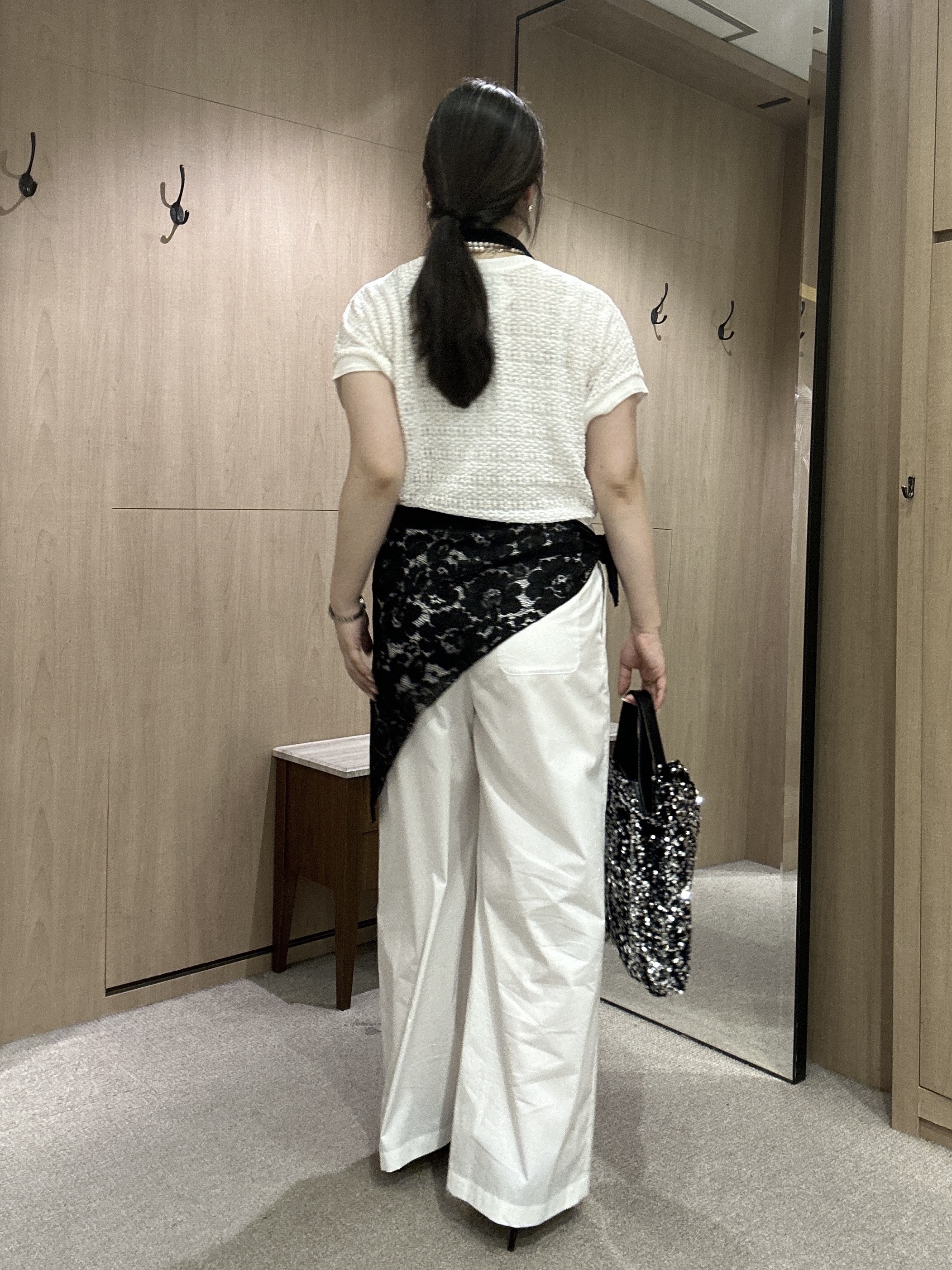 YURIさんの「UNTITLED｜スパンコールフラットトート」を使ったコーディネート