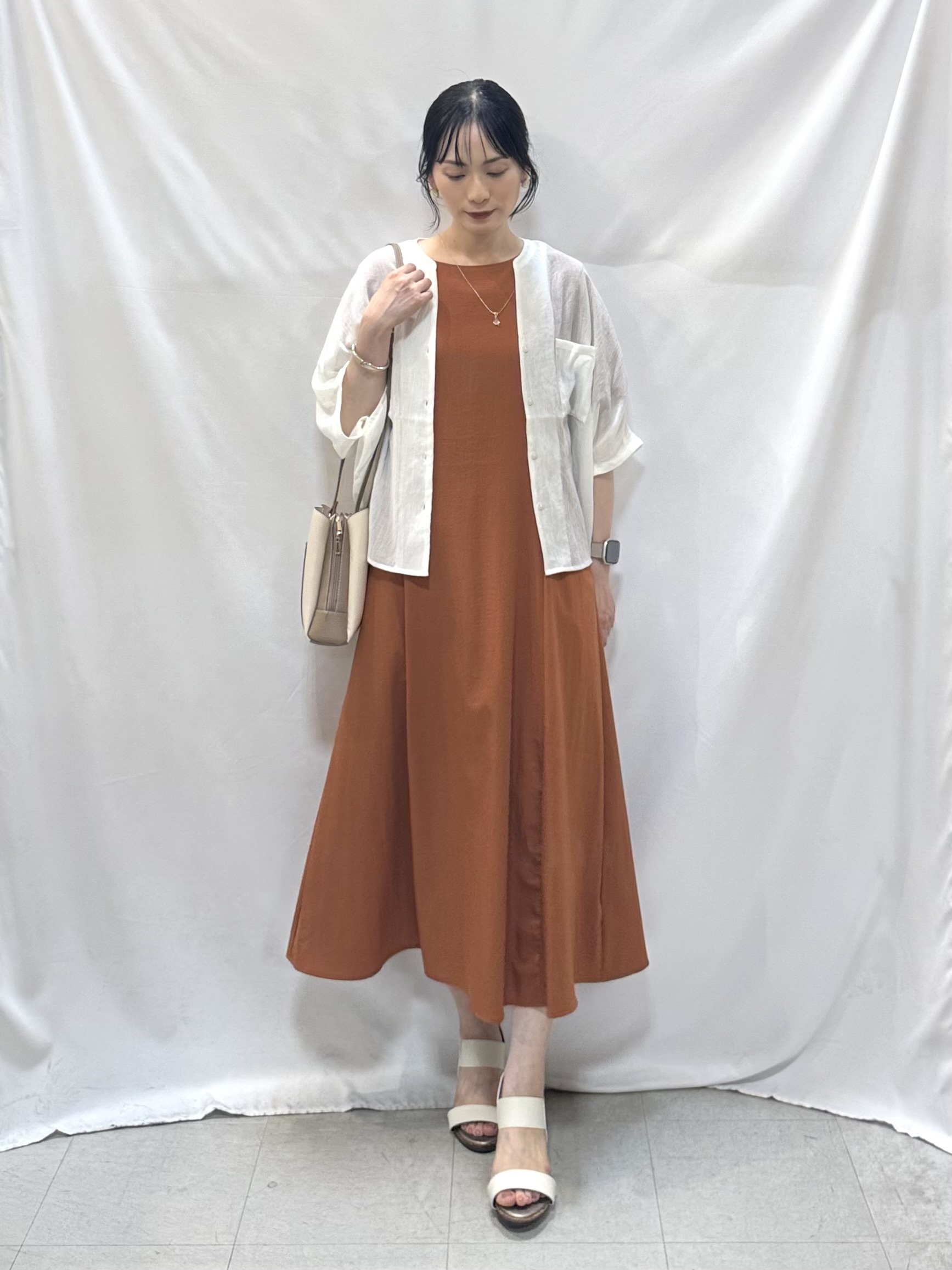 𝐇𝐢𝐫𝐨𝐦𝐢さんの「SHOO･LA･RUE｜【洗濯機可/選べる6色】程よいシアー感が涼し気 ゆったりワッシャードルマンブラウス」を使ったコーディネート