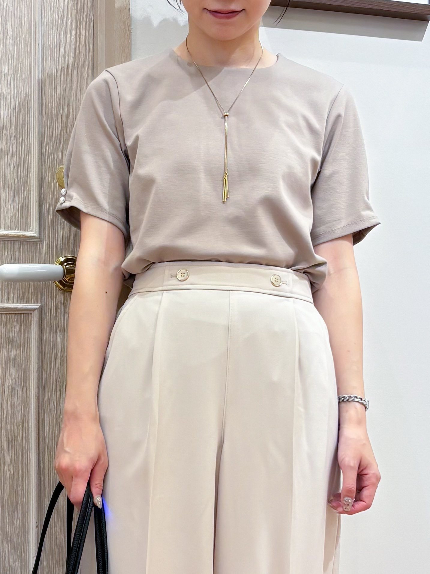 なみさんの「SHOO･LA･RUE｜【2点セット/洗濯機可/S-LL】ネックレス付き お袖パールブラウス」を使ったコーディネート