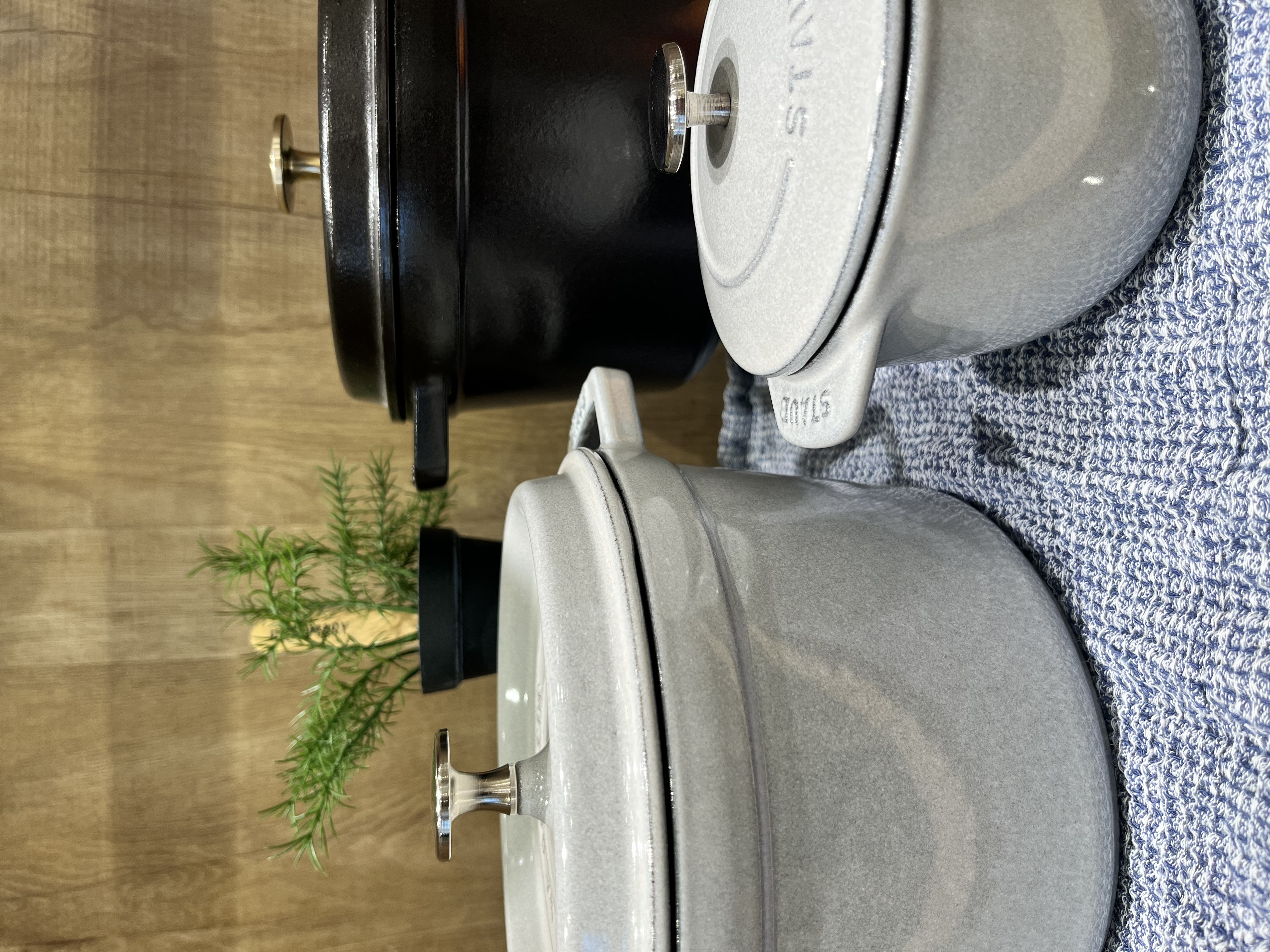 OYSTERさんの「212 KITCHEN STORE｜ラ ココット de GOHAN カンパーニュ S 12cm ＜STAUB ストウブ＞」を使ったコーディネート
