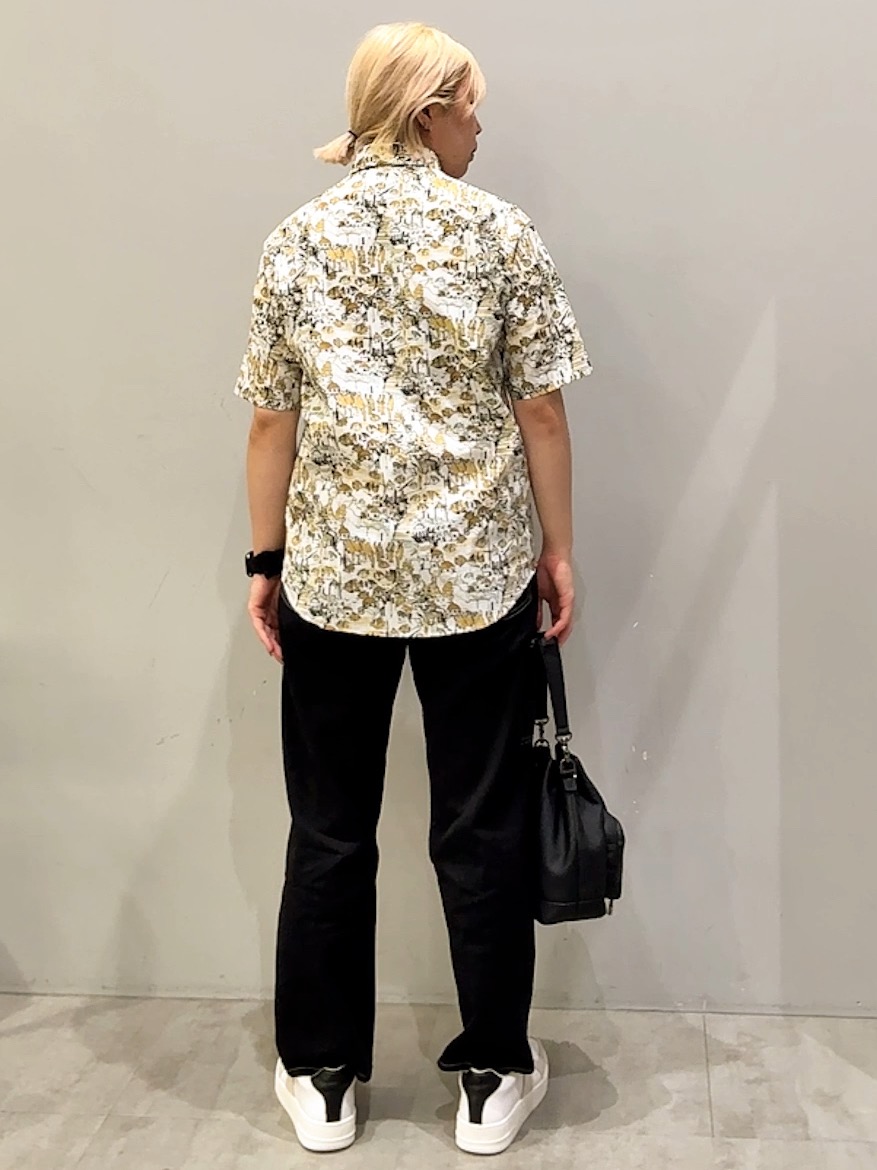 ユウナさんの「TAKEO KIKUCHI｜【日本製】DotAir（R）リゾートプリント半袖シャツ」を使ったコーディネート