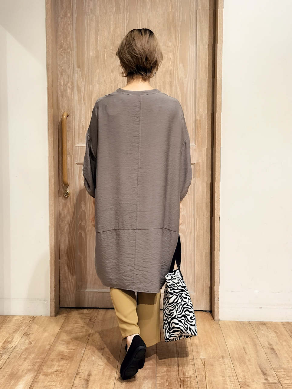 YUKIさんの「SHOO･LA･RUE｜【S-LL/洗濯後しわになりにくい】ゆるっと体型カバー 7分袖コクーンチュニック」を使ったコーディネート