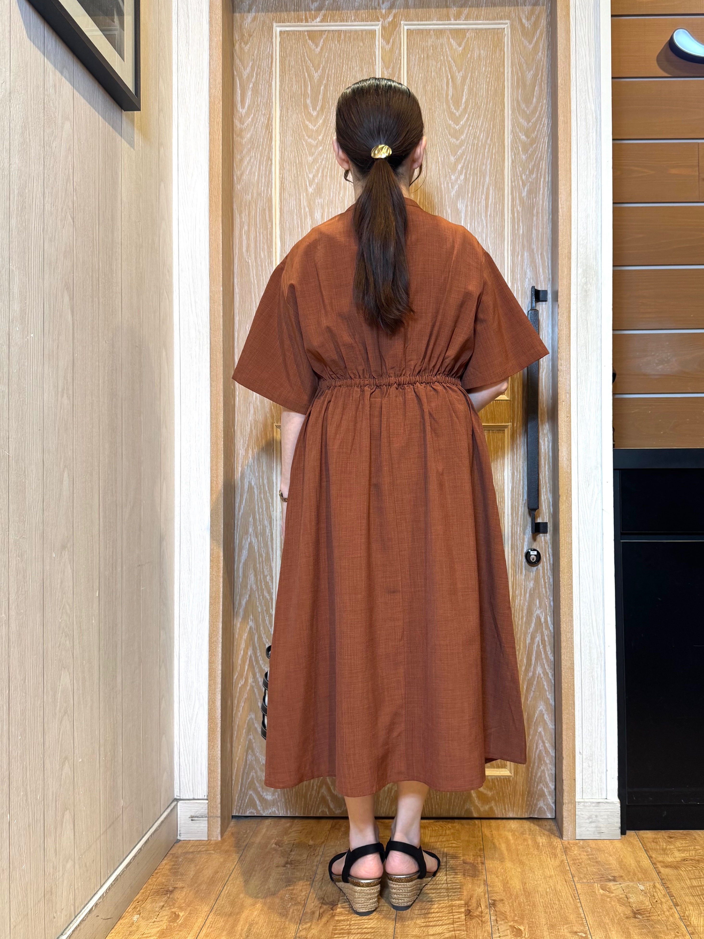 KAORIさんの「SHOO･LA･RUE｜【洗濯機可/S-LL】すっきり見え ウエストサイドギャザーワンピース」を使ったコーディネート