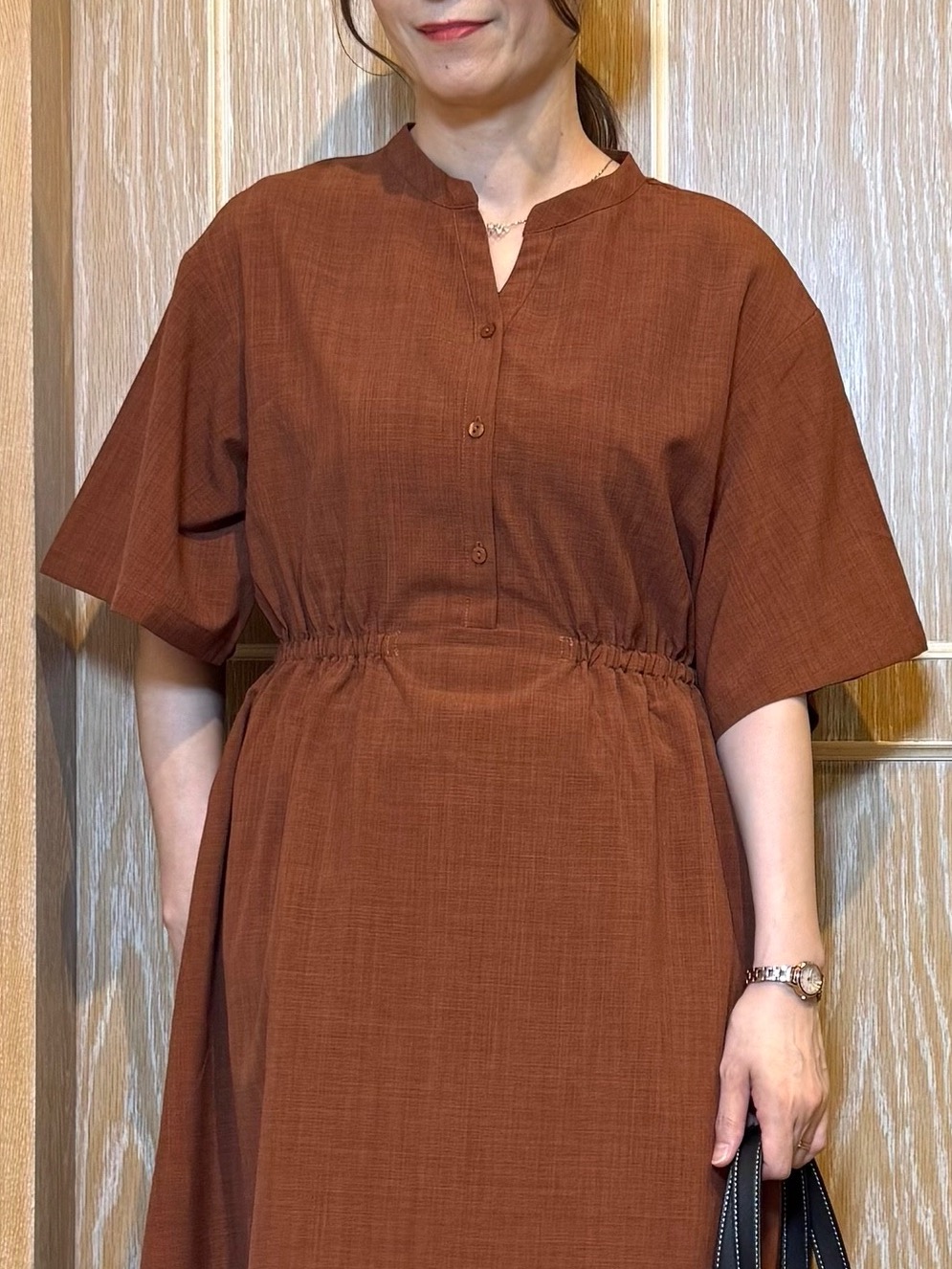 KAORIさんの「SHOO･LA･RUE｜【洗濯機可/S-LL】すっきり見え ウエストサイドギャザーワンピース」を使ったコーディネート