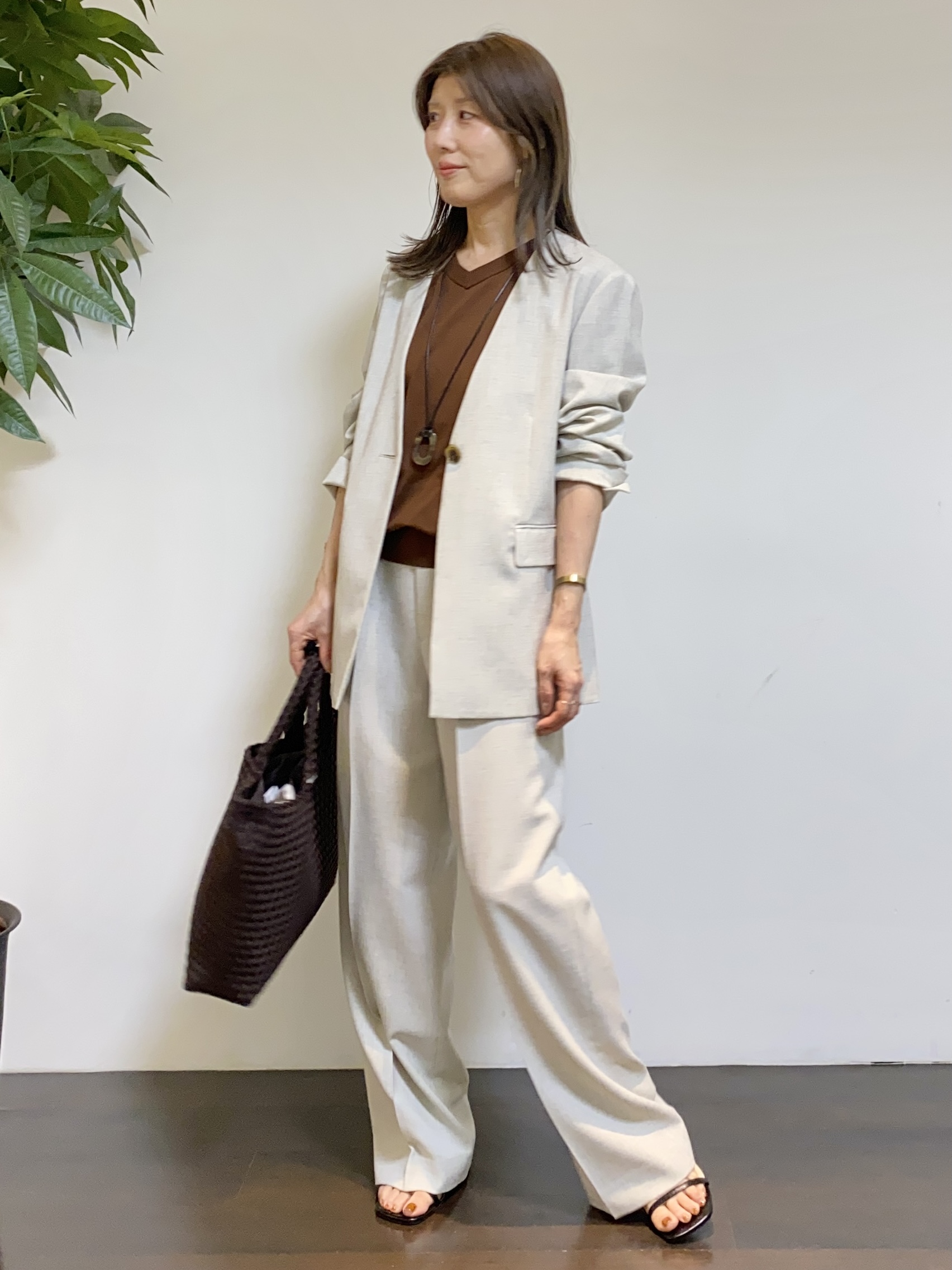 tomoさんの「UNTITLED｜◆【さらりと快適/セットアップ可/UV/接触冷感】スラブカラーレスジャケット」を使ったコーディネート