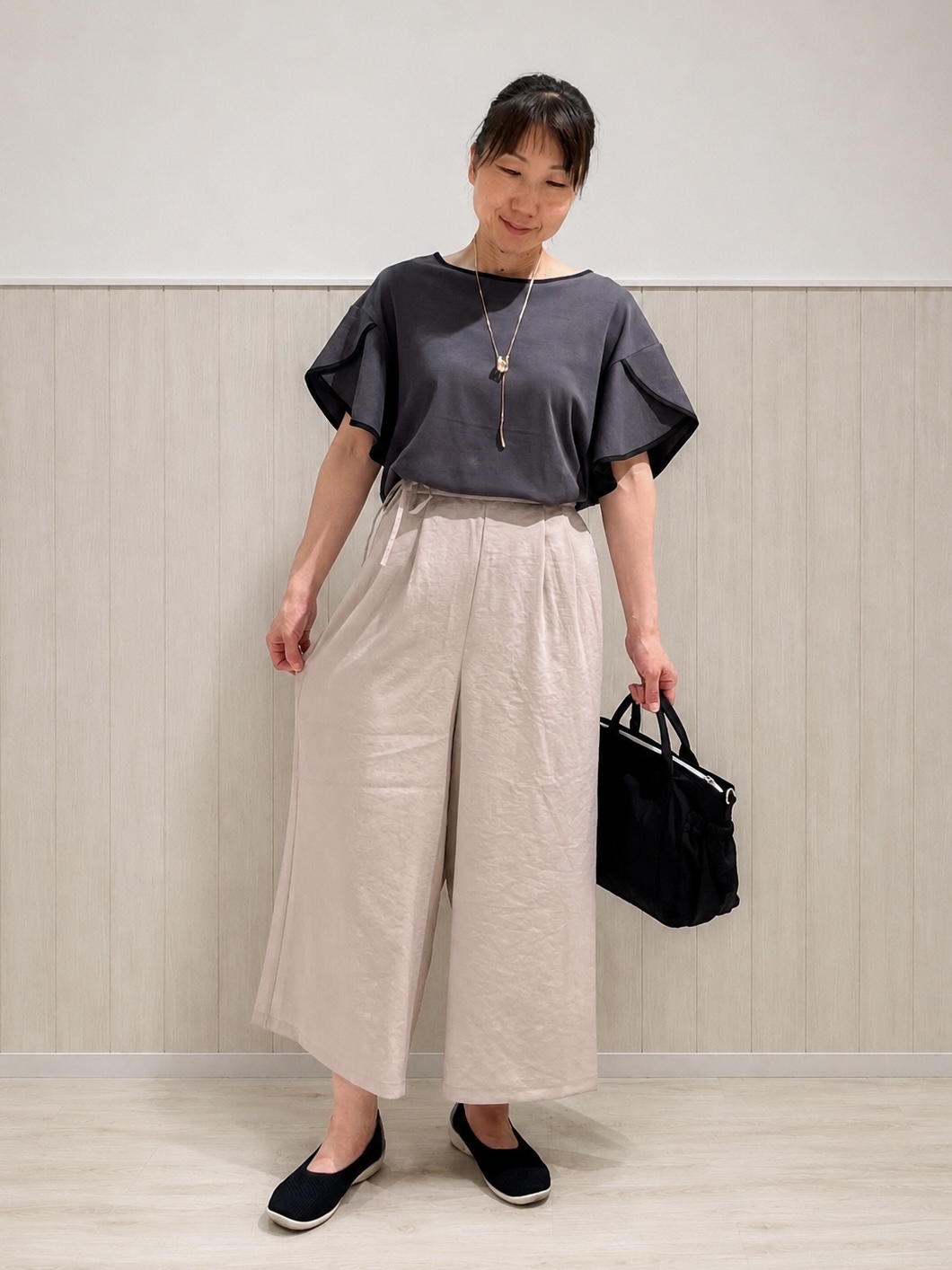 まつみさんの「SHOO･LA･RUE｜【洗濯機可/S-LL】配色パイピング フレアスリーブトップス」を使ったコーディネート
