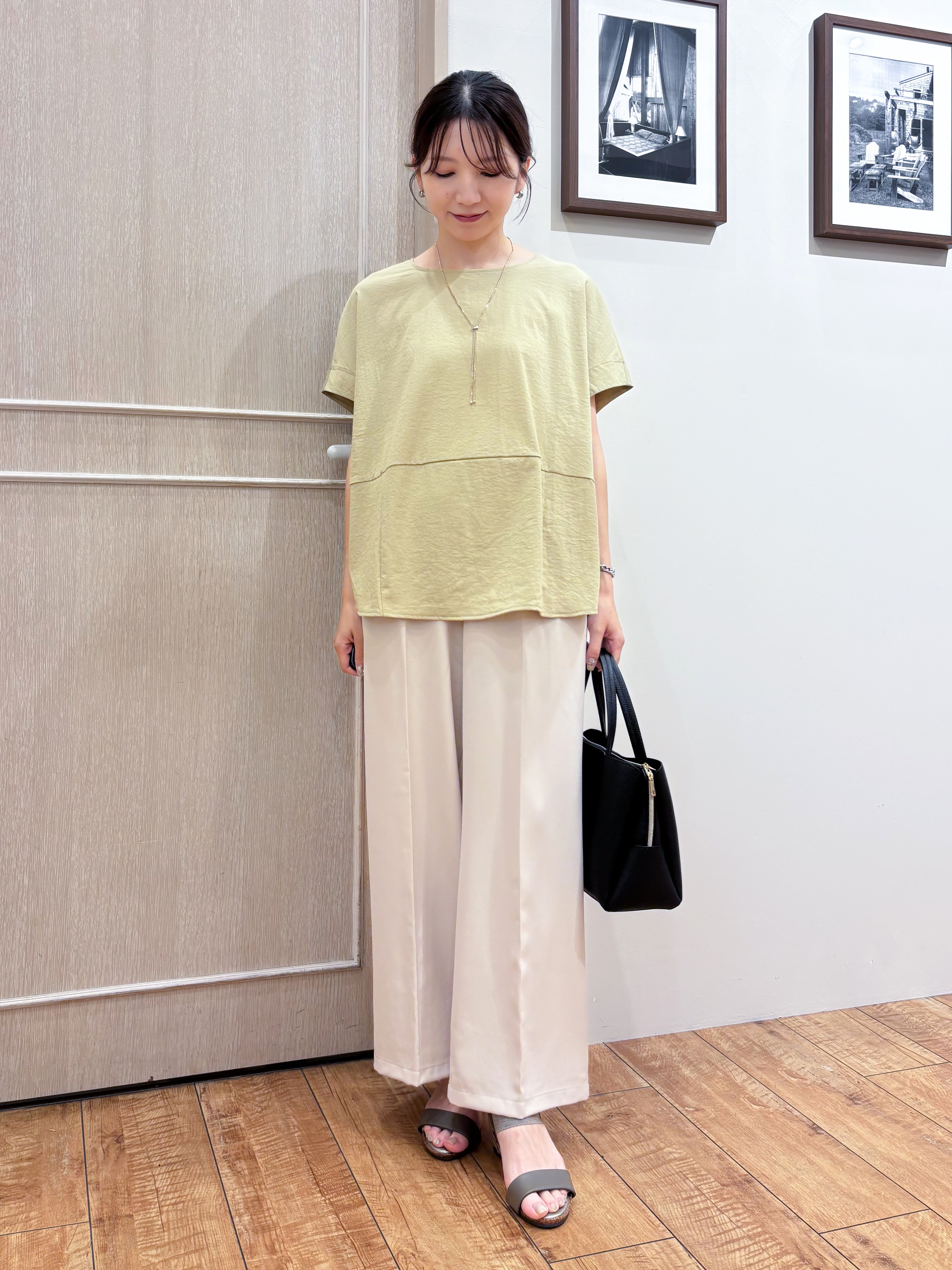 なみさんの「SHOO･LA･RUE｜【洗濯機可/セットアップ可】軽凛(かろりん) シンプル上品 切替コクーントップス」を使ったコーディネート