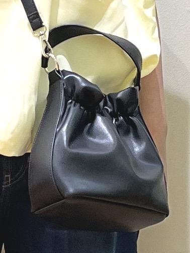 ゆっきーさんの「SHOO･LA･RUE｜【洗濯機可/体型カバー】インしてる風 ふんわり裾バルーントップス」を使ったコーディネート