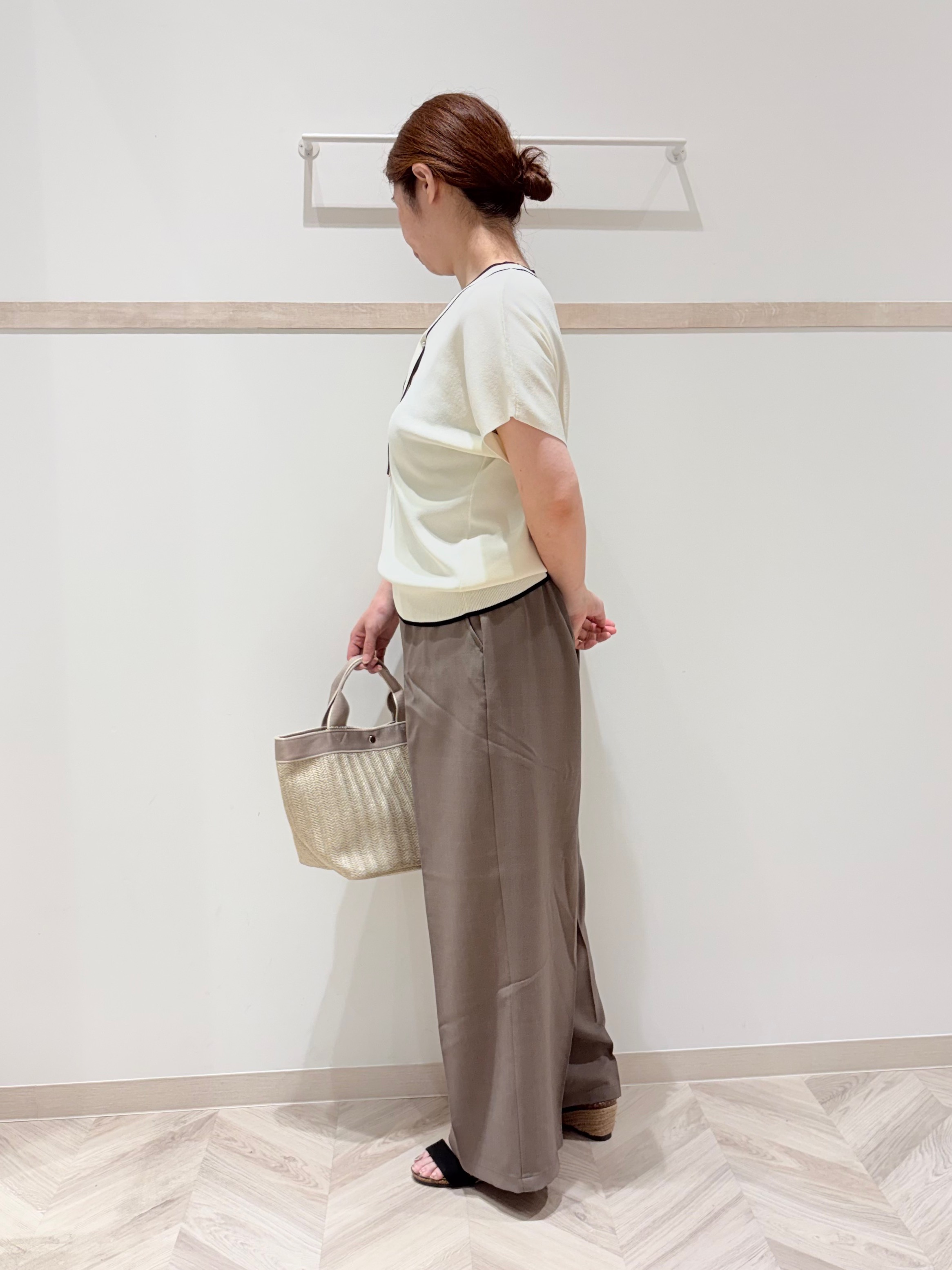 c_h_i_k_aさんの「SHOO･LA･RUE｜【高レビュー/毎日洗える/UV】二の腕も隠せる 配色ボウタイニット」を使ったコーディネート