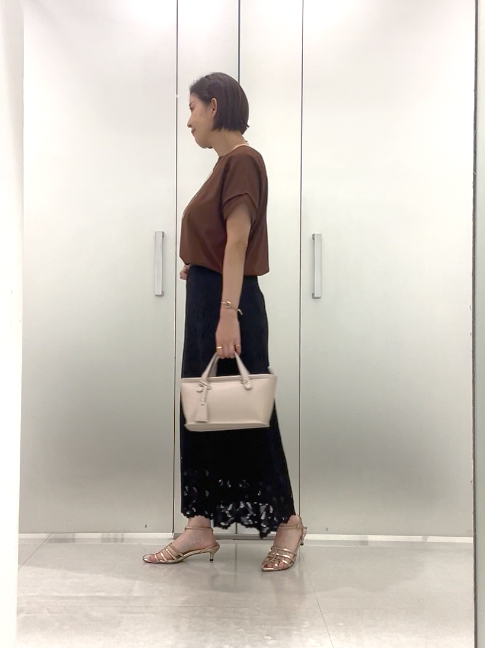 まどかさんの「UNTITLED｜【肌に張りつきにくい/前後2WAY】ドライタッチコットンプルオーバー」を使ったコーディネート