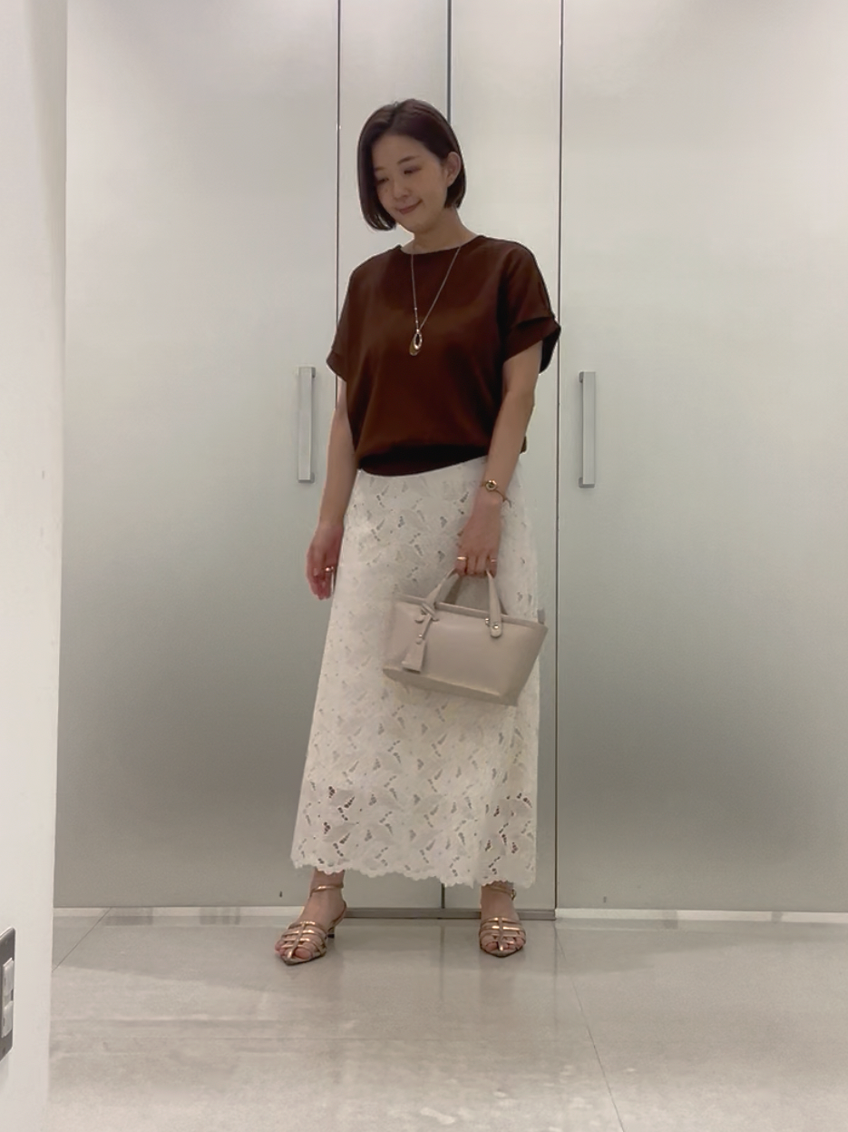 まどかさんの「UNTITLED｜【秋のきれいめ服/セットアップ可】リーフレースロングスカート」を使ったコーディネート