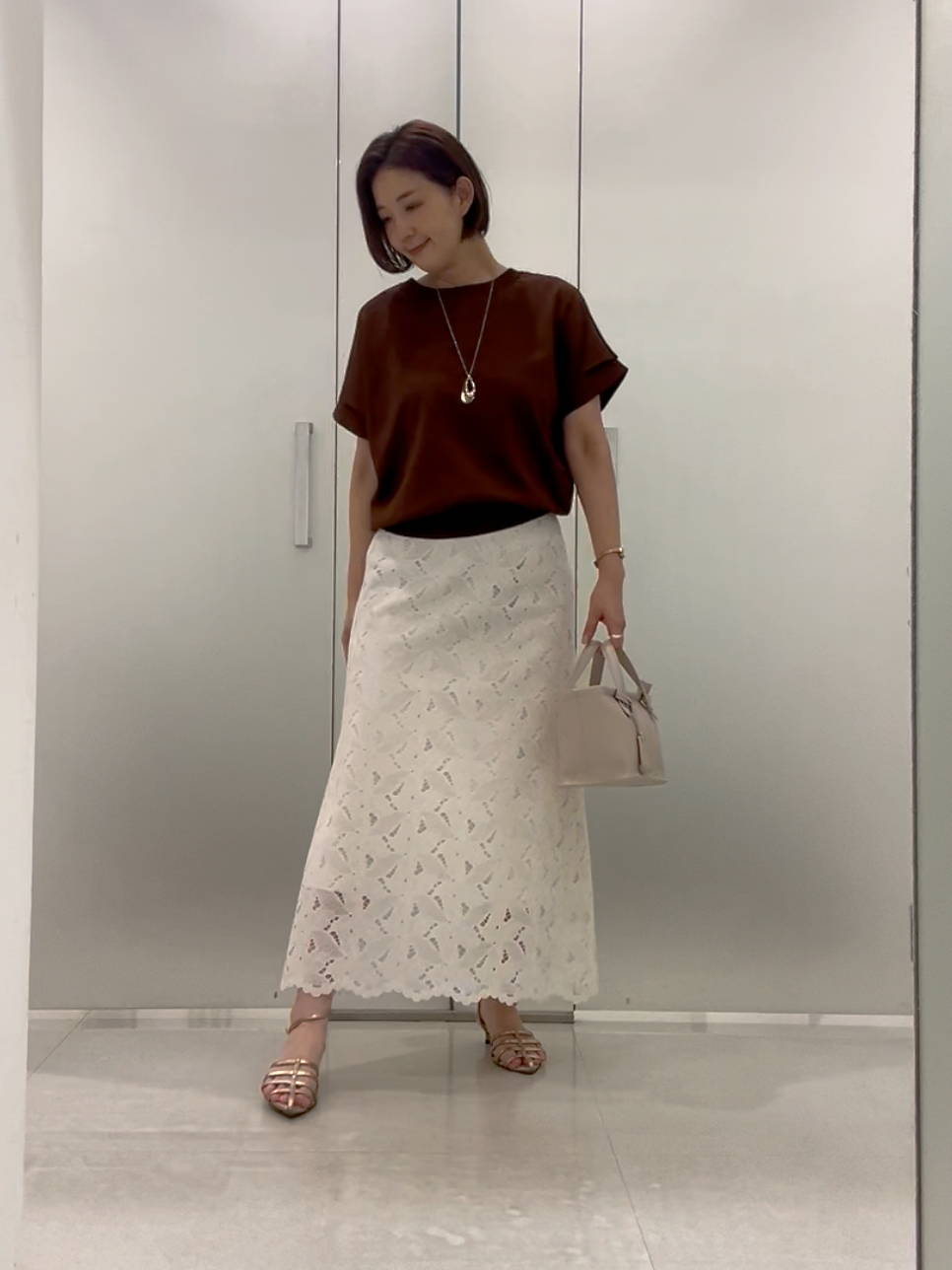 まどかさんの「UNTITLED｜【秋のきれいめ服/セットアップ可】リーフレースロングスカート」を使ったコーディネート