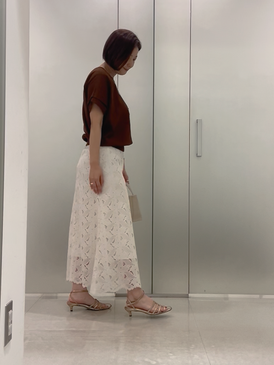 まどかさんの「UNTITLED｜【秋のきれいめ服/セットアップ可】リーフレースロングスカート」を使ったコーディネート