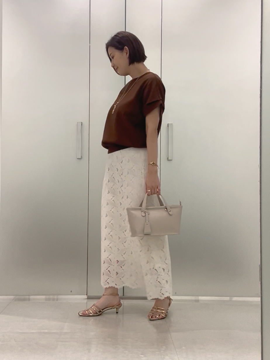 まどかさんの「UNTITLED｜【秋のきれいめ服/セットアップ可】リーフレースロングスカート」を使ったコーディネート
