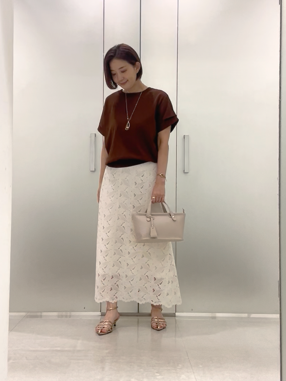 まどかさんの「UNTITLED｜【秋のきれいめ服/セットアップ可】リーフレースロングスカート」を使ったコーディネート