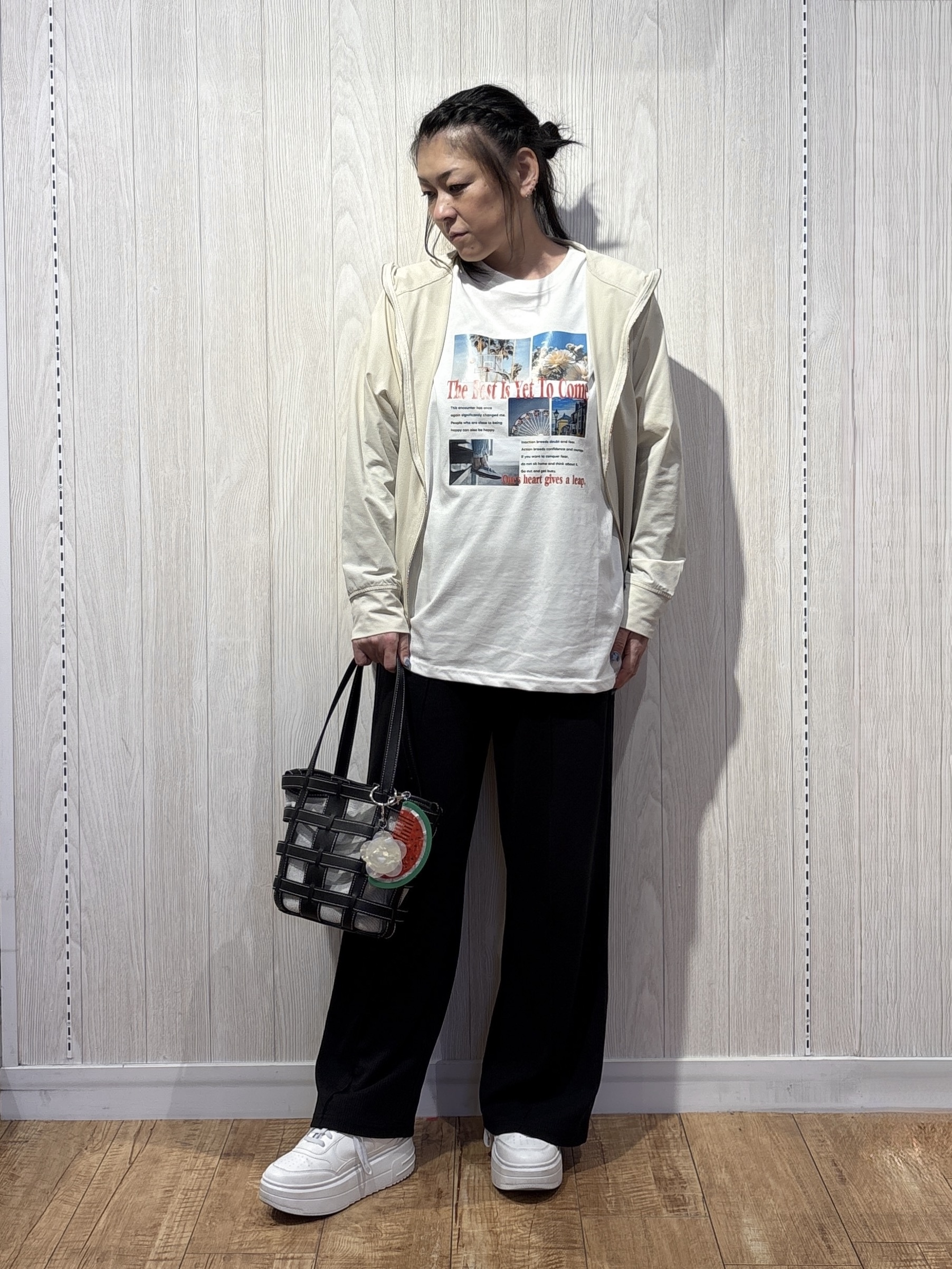 わかさんの「SHOO･LA･RUE｜【UV/洗濯機可】日焼け対策も快適に 指穴つき ジップパーカー」を使ったコーディネート