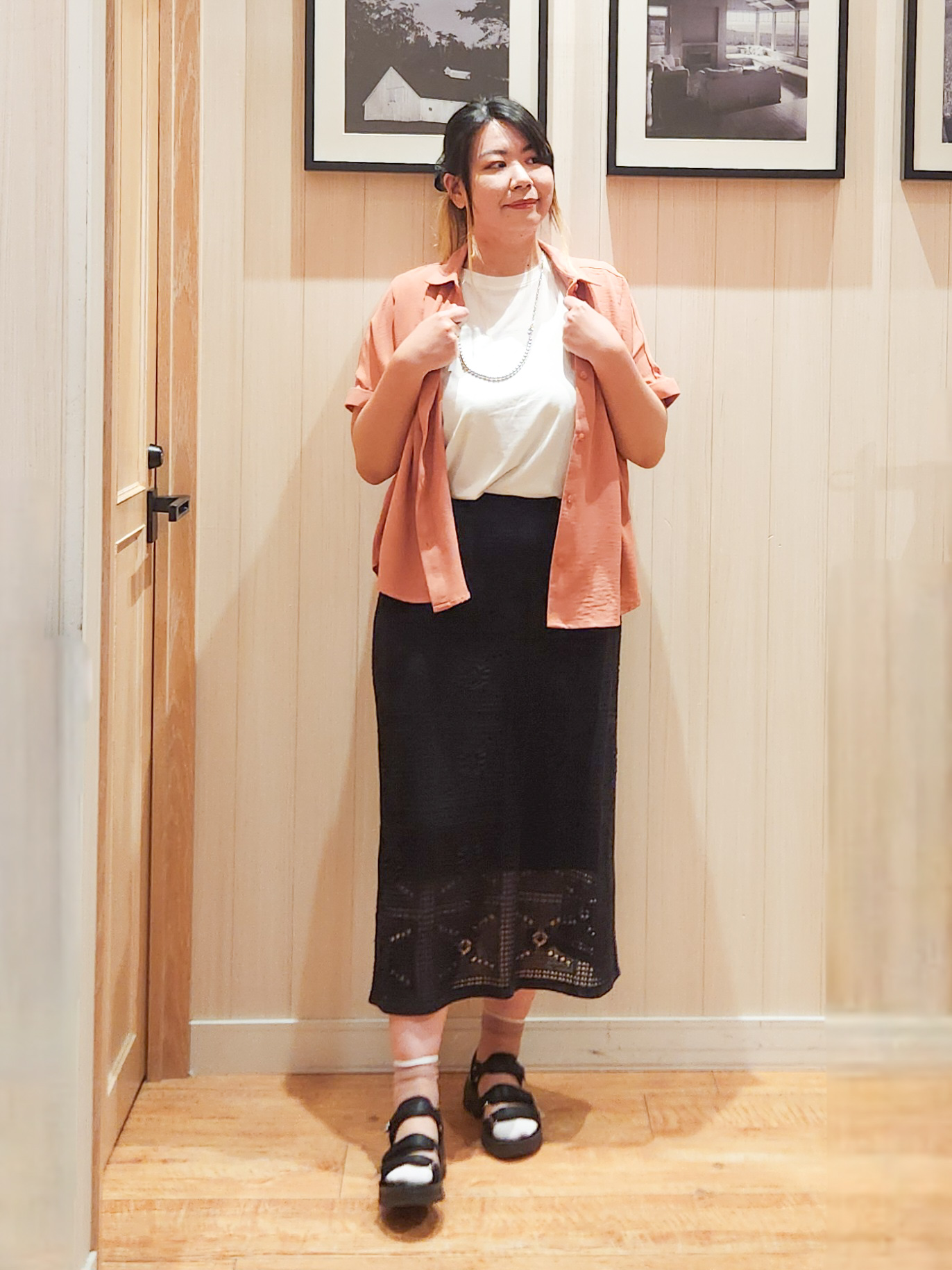 れーやんさんの「SHOO･LA･RUE｜【洗濯後しわになりにくい/体型カバー】二の腕も隠せる　お袖ロールアップ半袖シャツ」を使ったコーディネート
