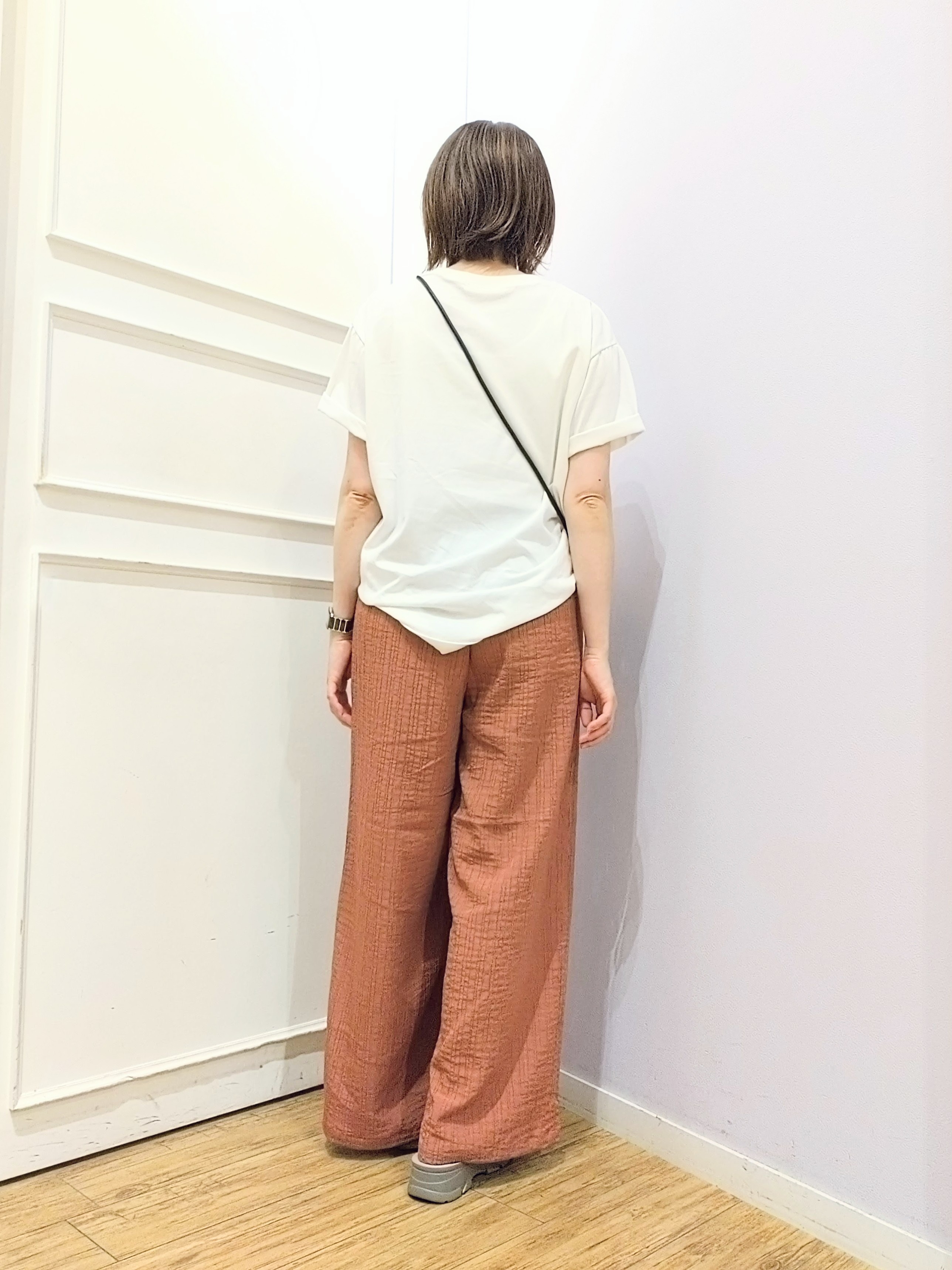 miomioさんの「SHOO･LA･RUE｜【S-LL/洗濯機可】選べる4柄　デイリー使いにぴったりな 大人の頼れるTシャツ」を使ったコーディネート