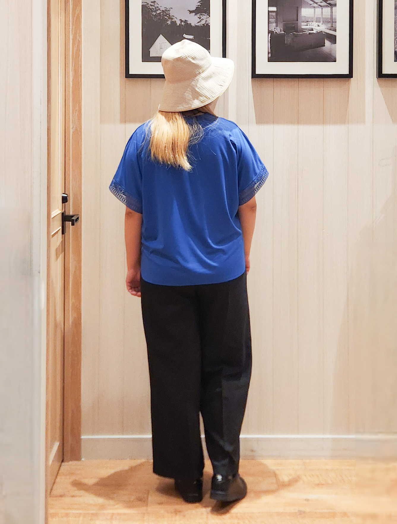 れーやんさんの「SHOO･LA･RUE｜【UV/洗濯機可/体型カバー】ヒップ周りが隠せる お袖レースTシャツ」を使ったコーディネート