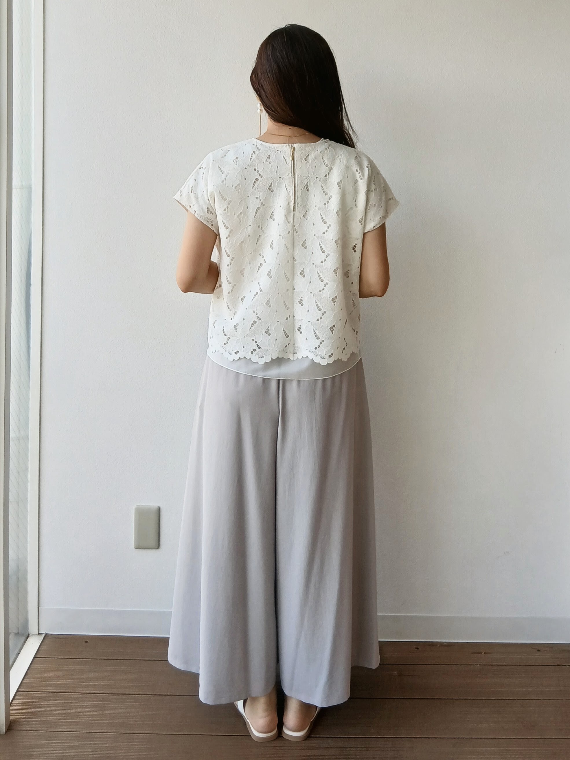 なみきさんの「UNTITLED｜【セットアップ可/品のある透け感】リーフレースブラウス」を使ったコーディネート