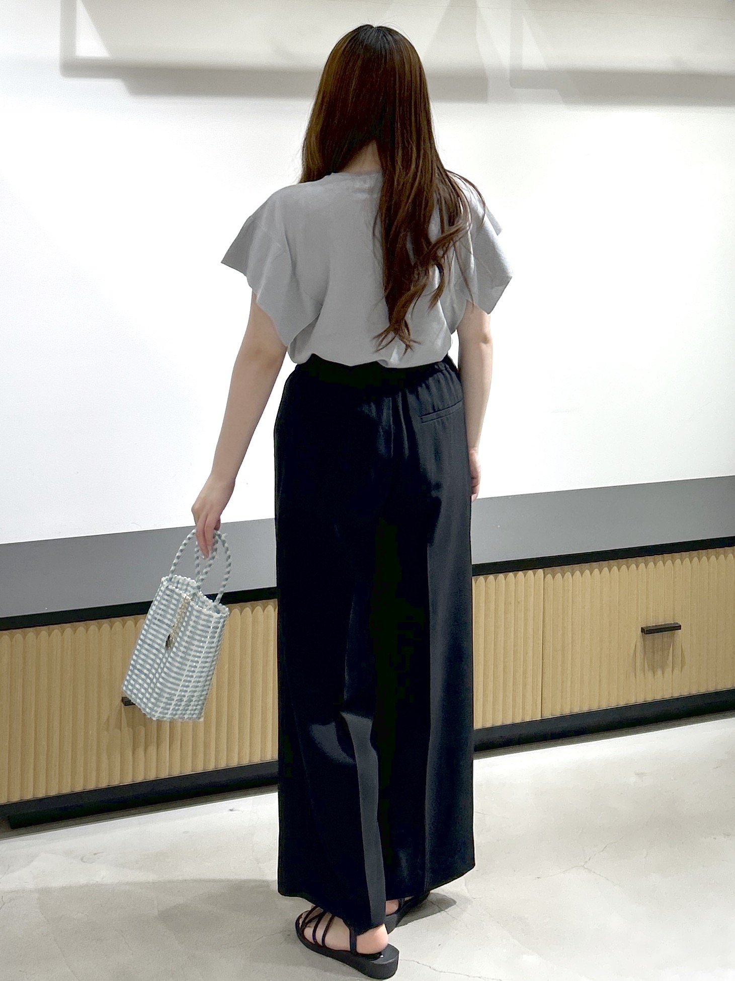 sayaさんの「OPAQUE.CLIP｜『STORY Web7月掲載』ドライタッチラメニット《UV／洗える／6col》」を使ったコーディネート