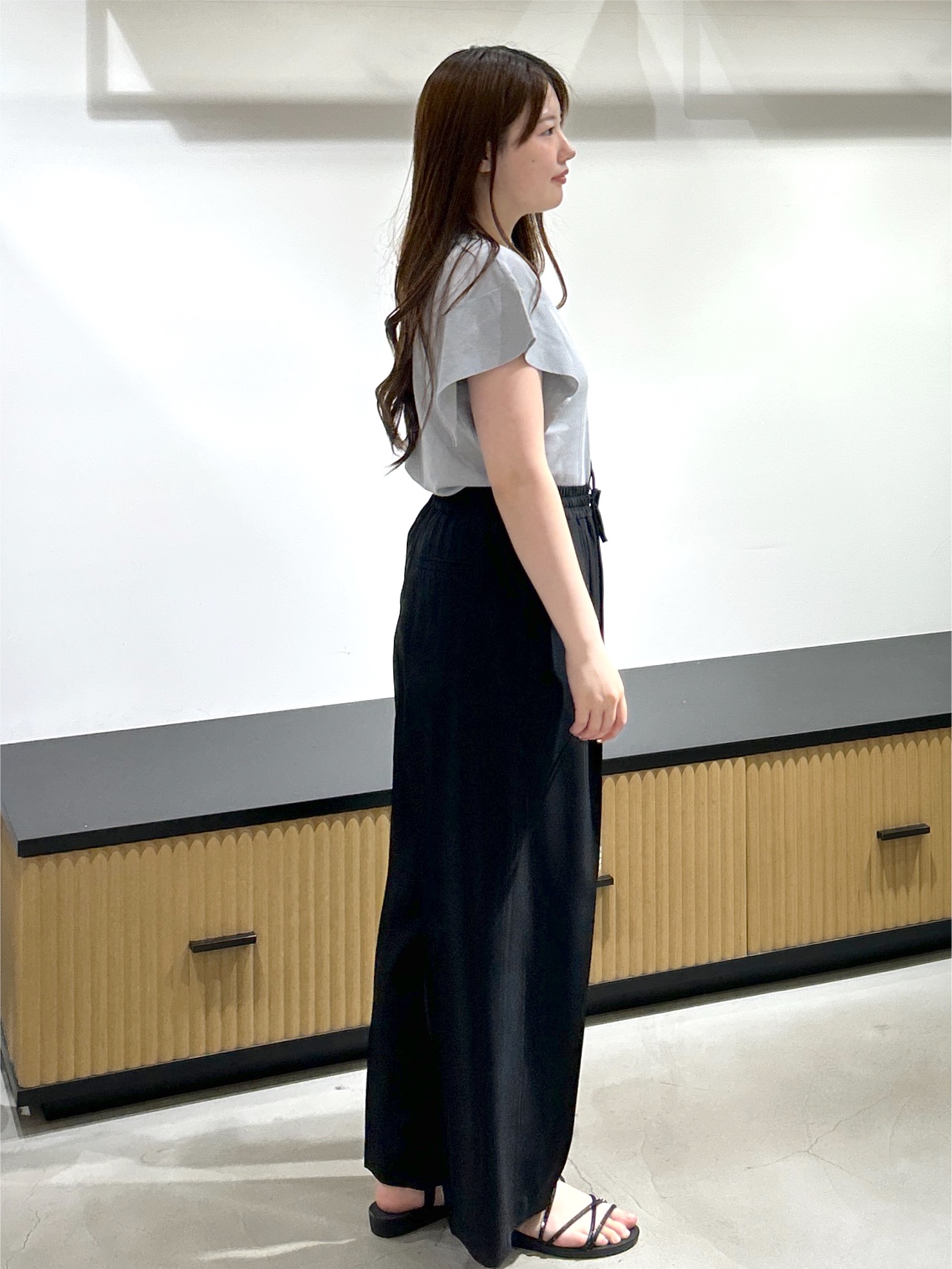 sayaさんの「OPAQUE.CLIP｜『STORY Web7月掲載』ドライタッチラメニット《UV／洗える／6col》」を使ったコーディネート